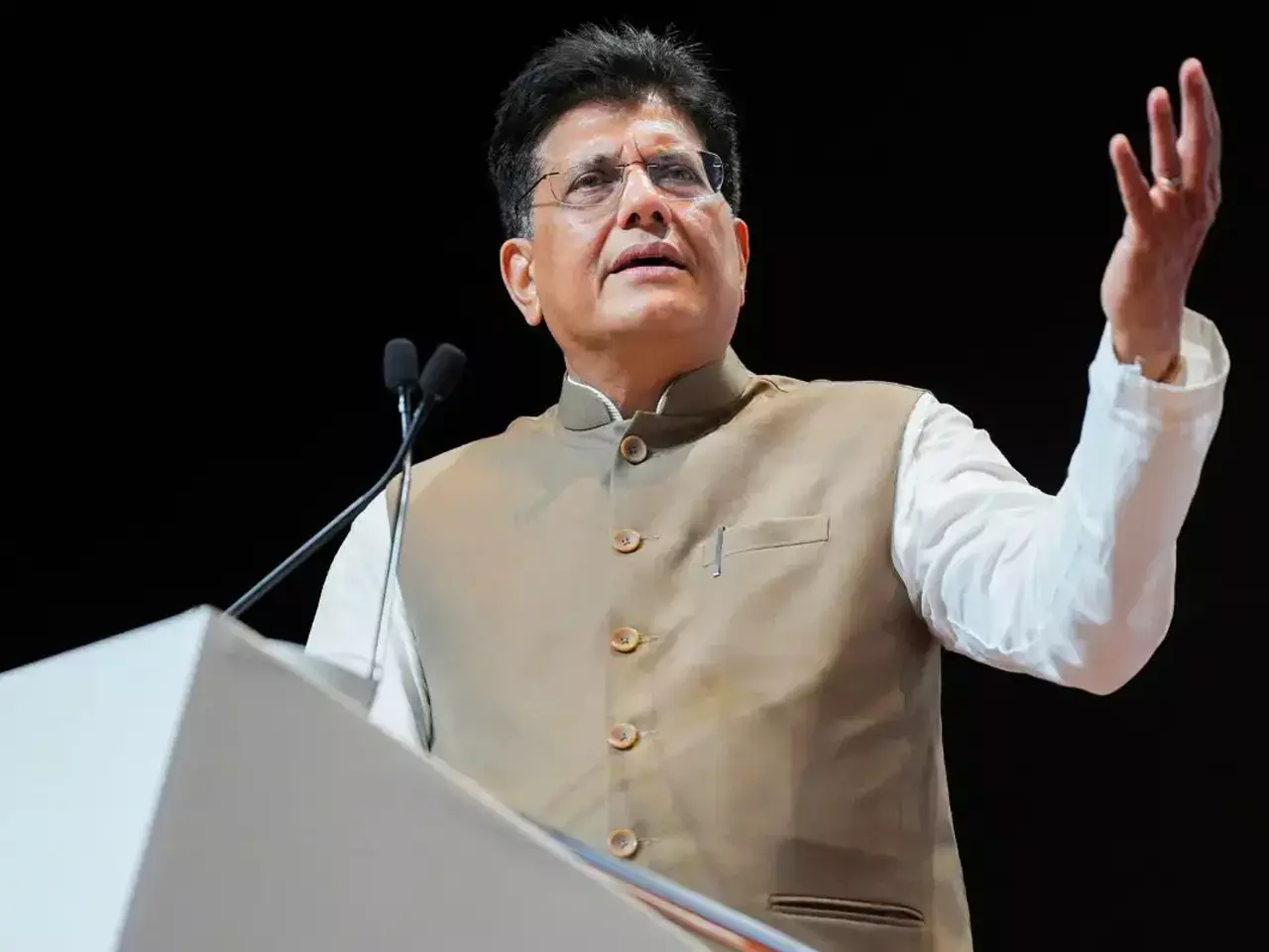 piyush goyal criticizes us tariff policy