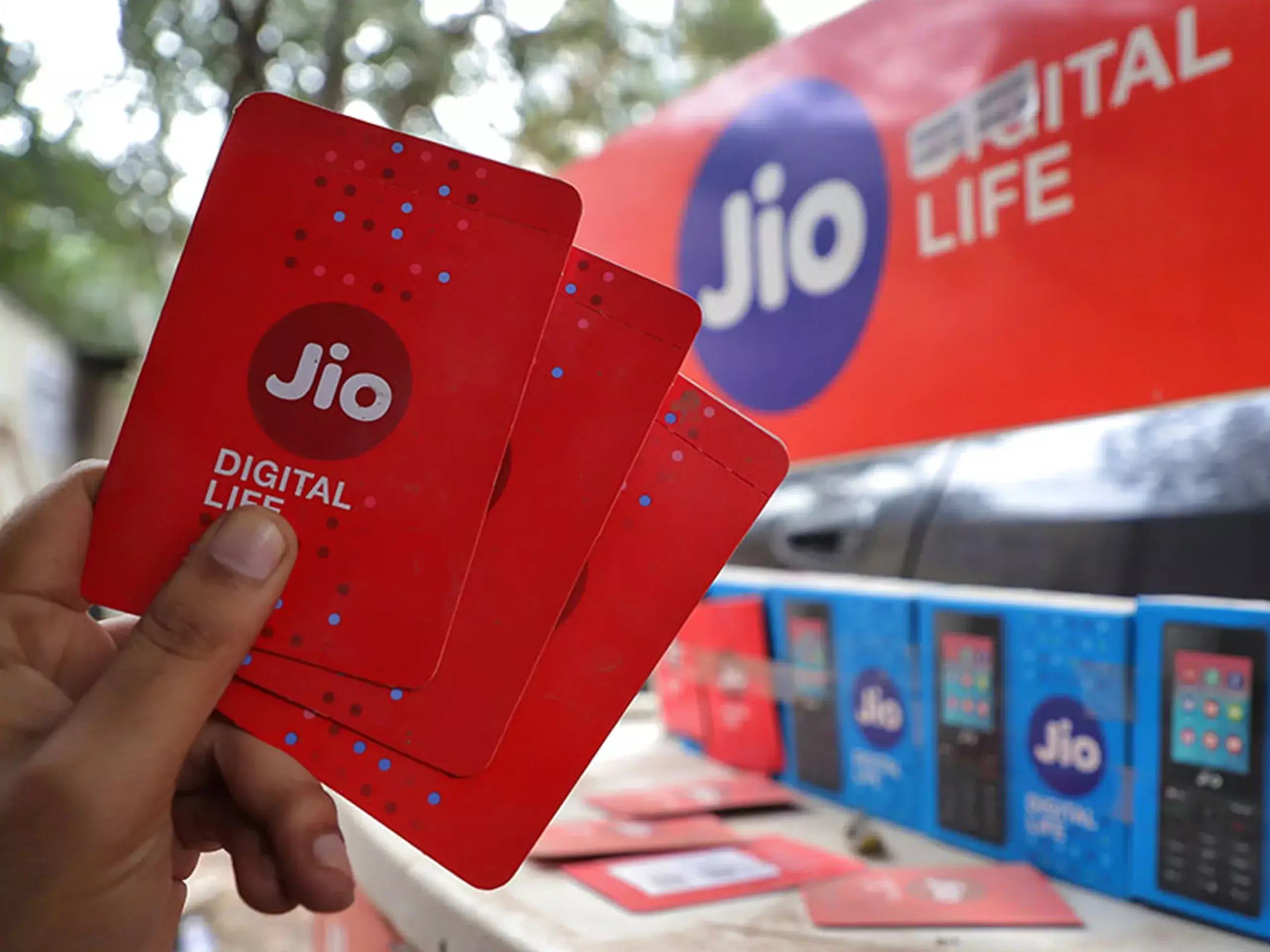 ഒക്ടോബറില് 20ലക്ഷത്തോളം ഉപയോക്താക്കളെ കൂട്ടിച്ചേര്ത്ത് ജിയോ ഒക്ടോബറില് 20ലക്ഷത്തോളം ഉപയോക്താക്കളെ കൂട്ടിച്ചേര്ത്ത് ജിയോ