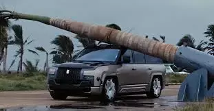 Yangwang u8: മരം വീണിട്ടും കാബിൻ സുരക്ഷിതം; കരുത്തുകാട്ടി ചൈനീസ് എസ്‍‍യുവി