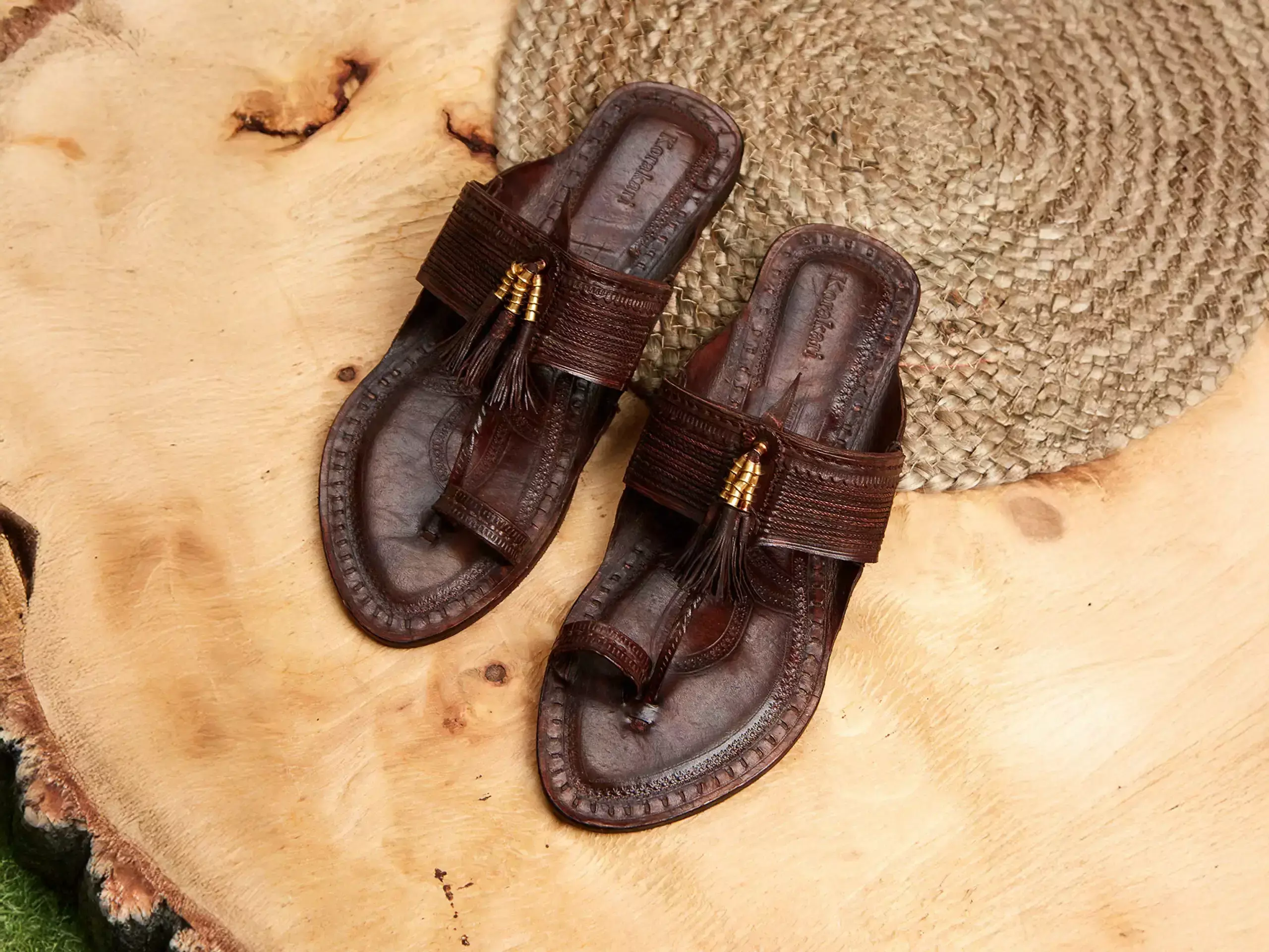 ഇന്ത്യയുടെ പ്രശ്സ്തമായ കോലാപൂരി ചെലുപ്പുകള് ഇനി പ്രാഡ വില്ക്കും ഇന്ത്യയുടെ പ്രശ്സ്തമായ കോലാപൂരി ചെലുപ്പുകള് ഇനി പ്രാഡ വില്ക്കും