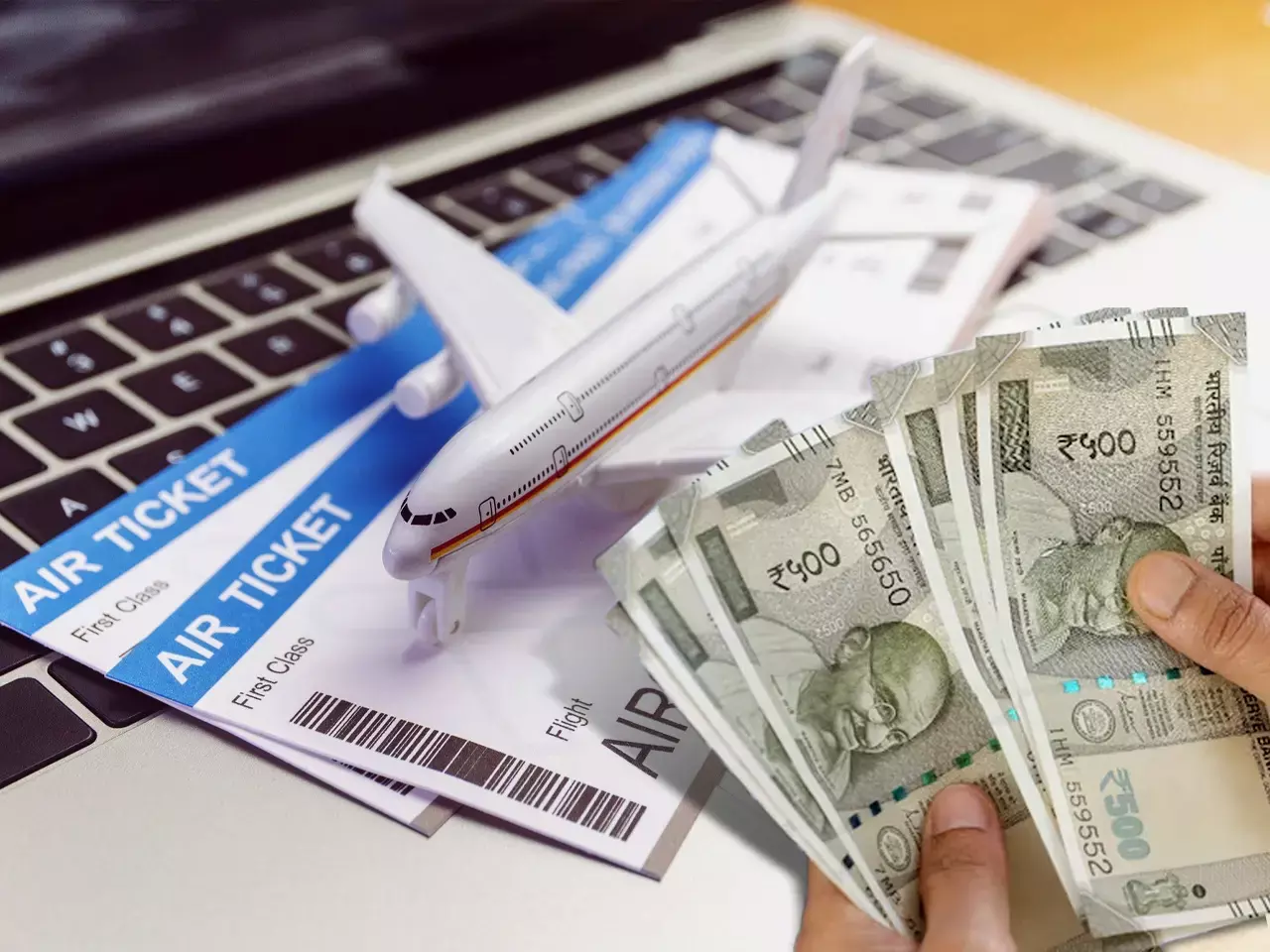 വിമാനടിക്കറ്റ് നിരക്ക് പരിധി കമ്പനികള് ലംഘിക്കുന്നതായി പരാതി വിമാനടിക്കറ്റ് നിരക്ക് പരിധി കമ്പനികള് ലംഘിക്കുന്നതായി പരാതി