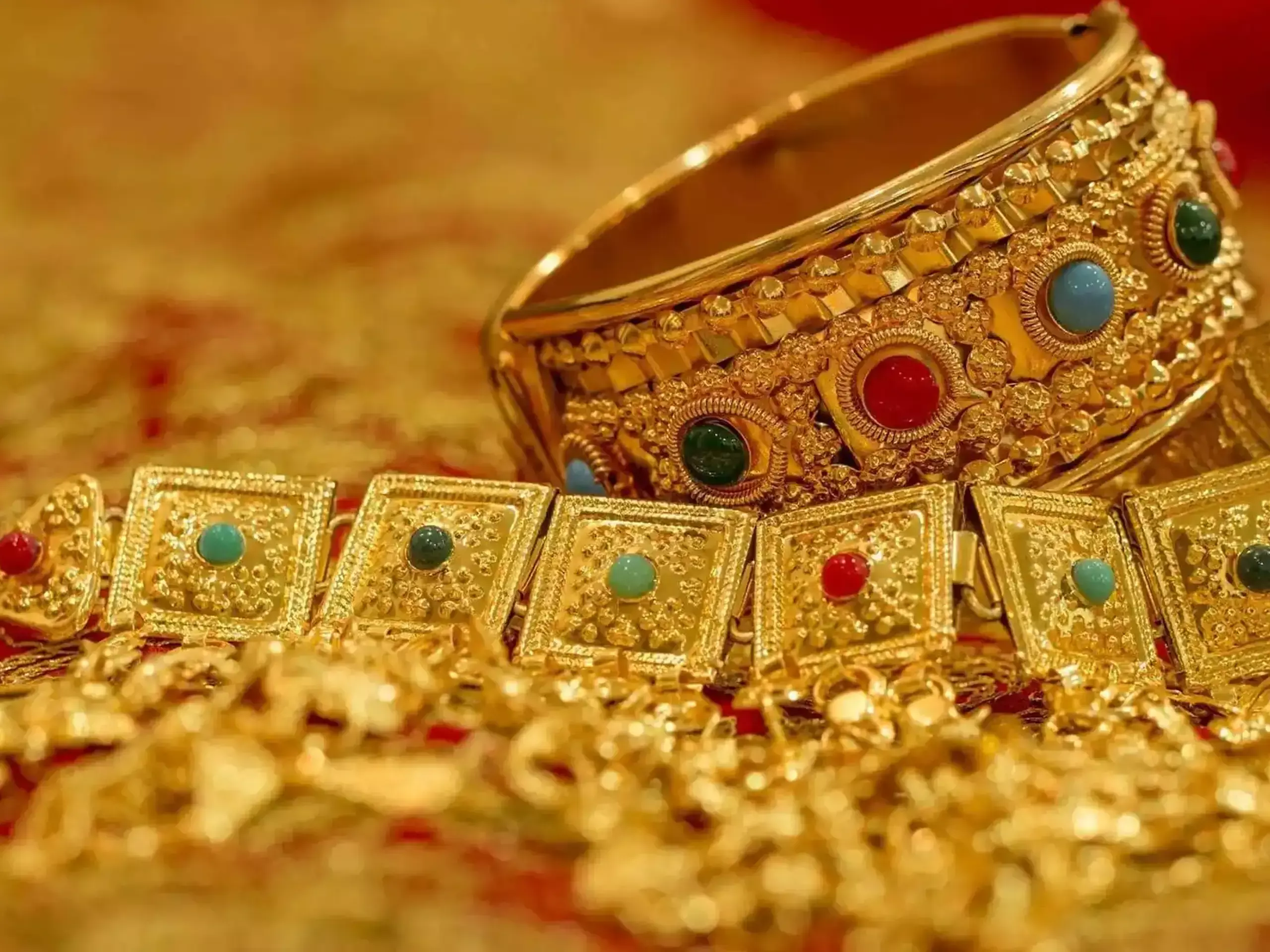 Jewellery Stocks : ജ്വല്ലറി ഓഹരികൾ സ്വർണം പോലെ തിളങ്ങാത്തതിന് കാരണമെന്താണ്?