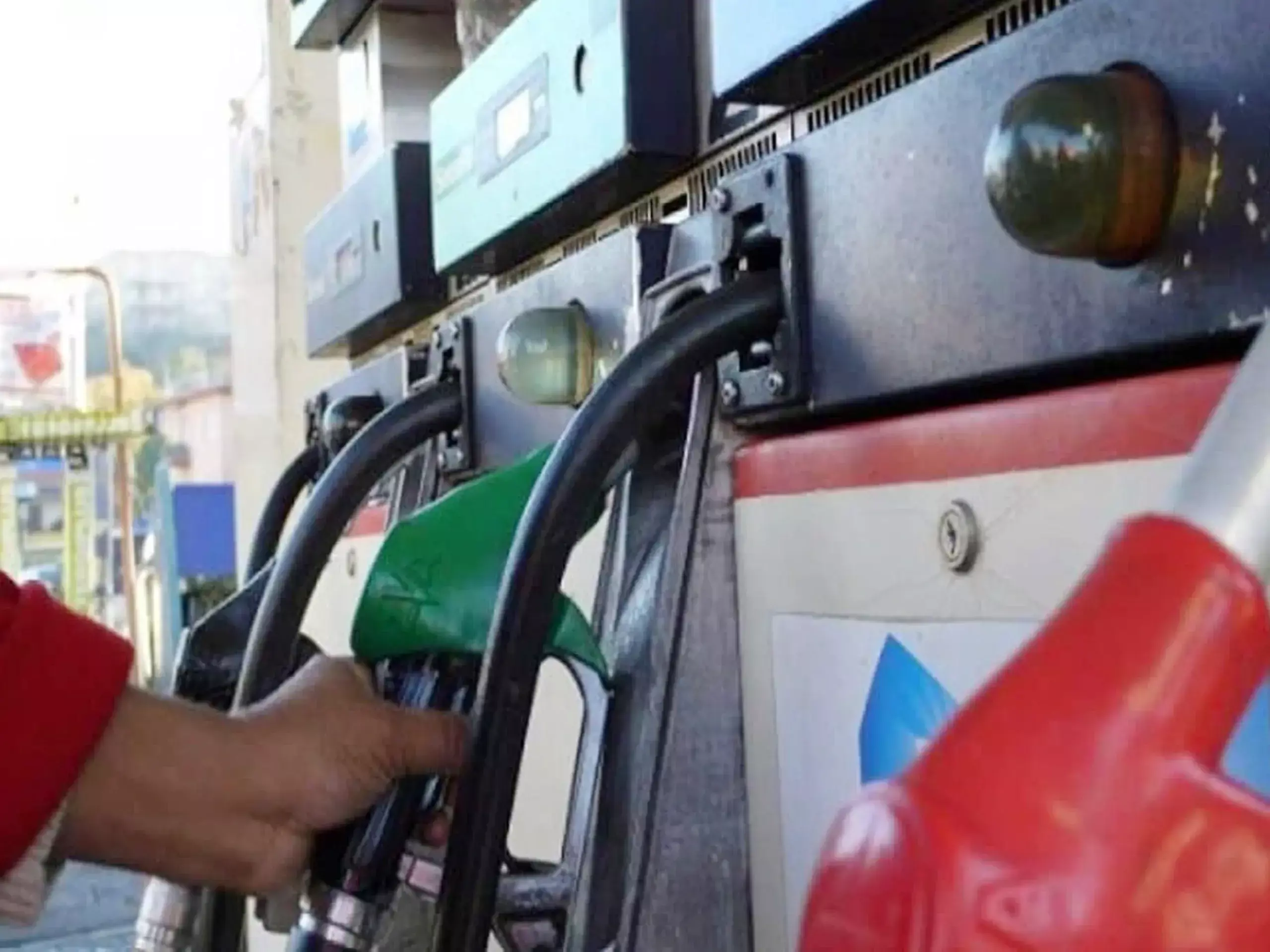 പെട്രോള്‍ പമ്പുകള്‍ ഒരുലക്ഷം കടന്നു;  ഒരു ദശാബ്ദത്തിനുള്ളില്‍ ഇരട്ടിയായി