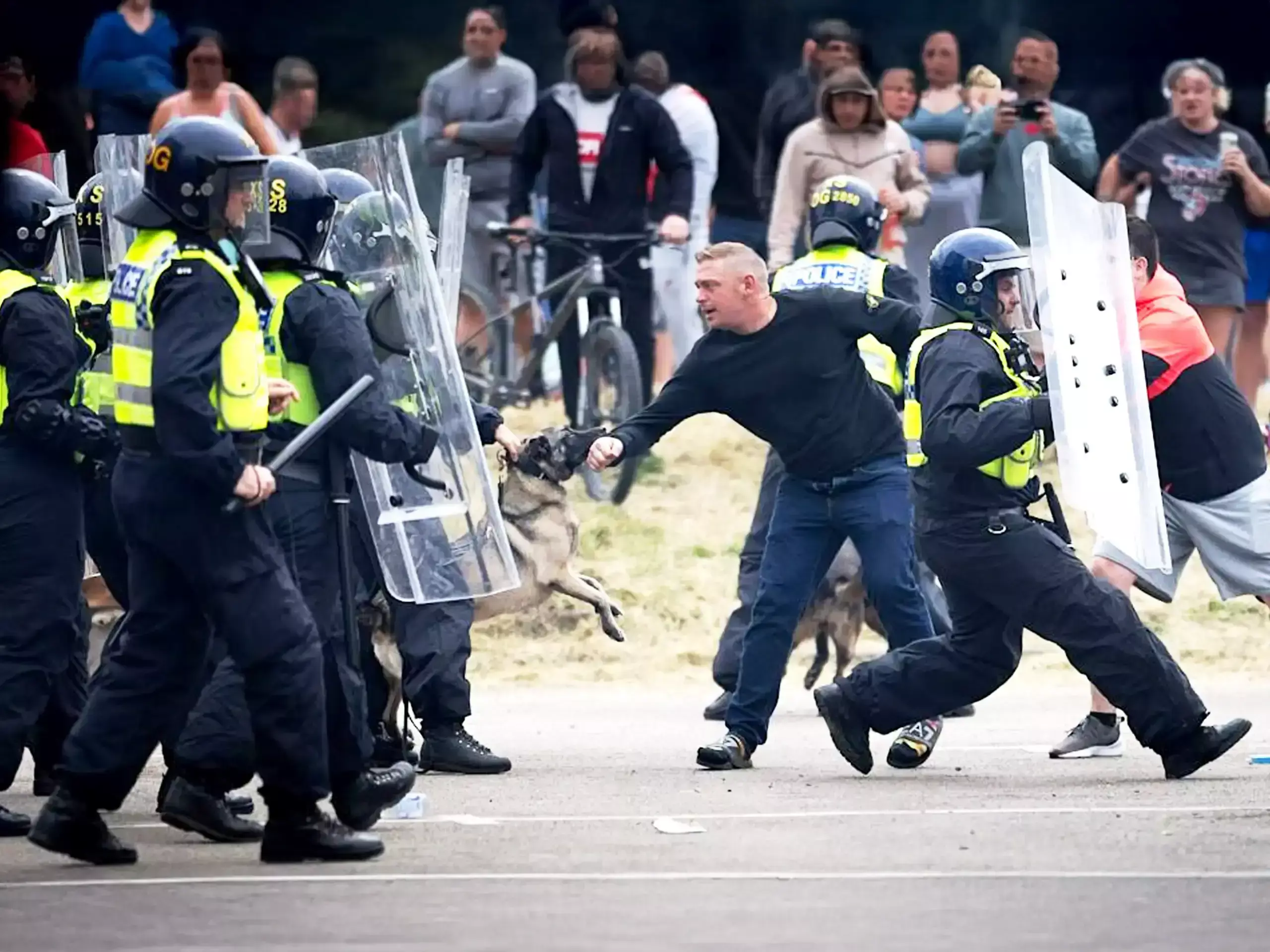 അനധികൃത കുടിയേറ്റം; കര്‍ശന നടപടികളുമായി യുകെ