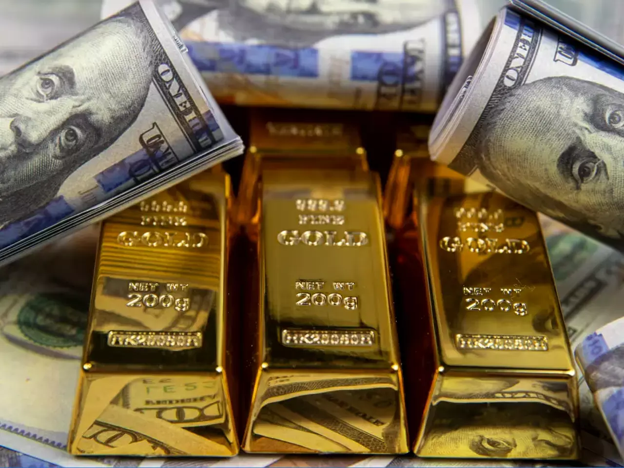 gold price hits $7,000