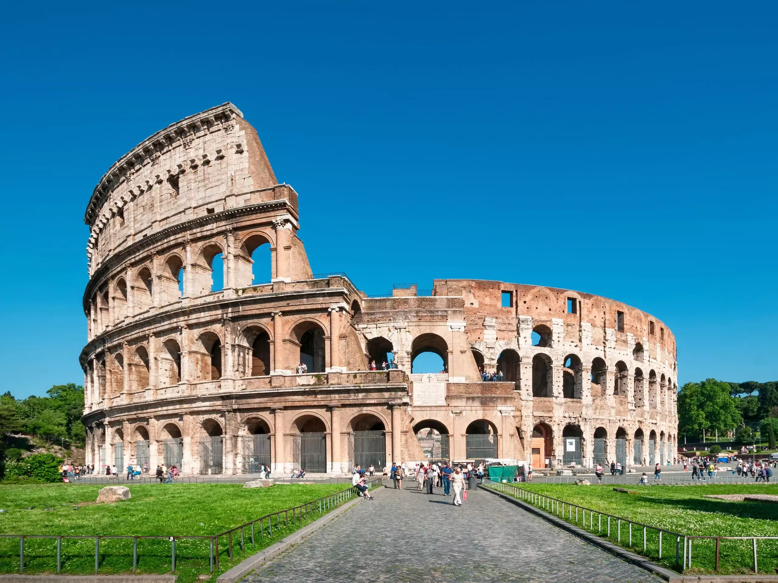 Italian Colosseum Revenue : 10 ലക്ഷം മൃഗങ്ങളും നാലു ലക്ഷം മനുഷ്യരും മരിച്ച ഇടം, ഇവിടെ ഒരു വർഷം സന്ദർശനത്തിനെത്തുന്നത് 70 ലക്ഷം പേർ! Italian Colosseum Revenue : 10 ലക്ഷം മൃഗങ്ങളും നാലു ലക്ഷം മനുഷ്യരും മരിച്ച ഇടം, ഇവിടെ ഒരു വർഷം സന്ദർശനത്തിനെത്തുന്നത് 70 ലക്ഷം പേർ!
