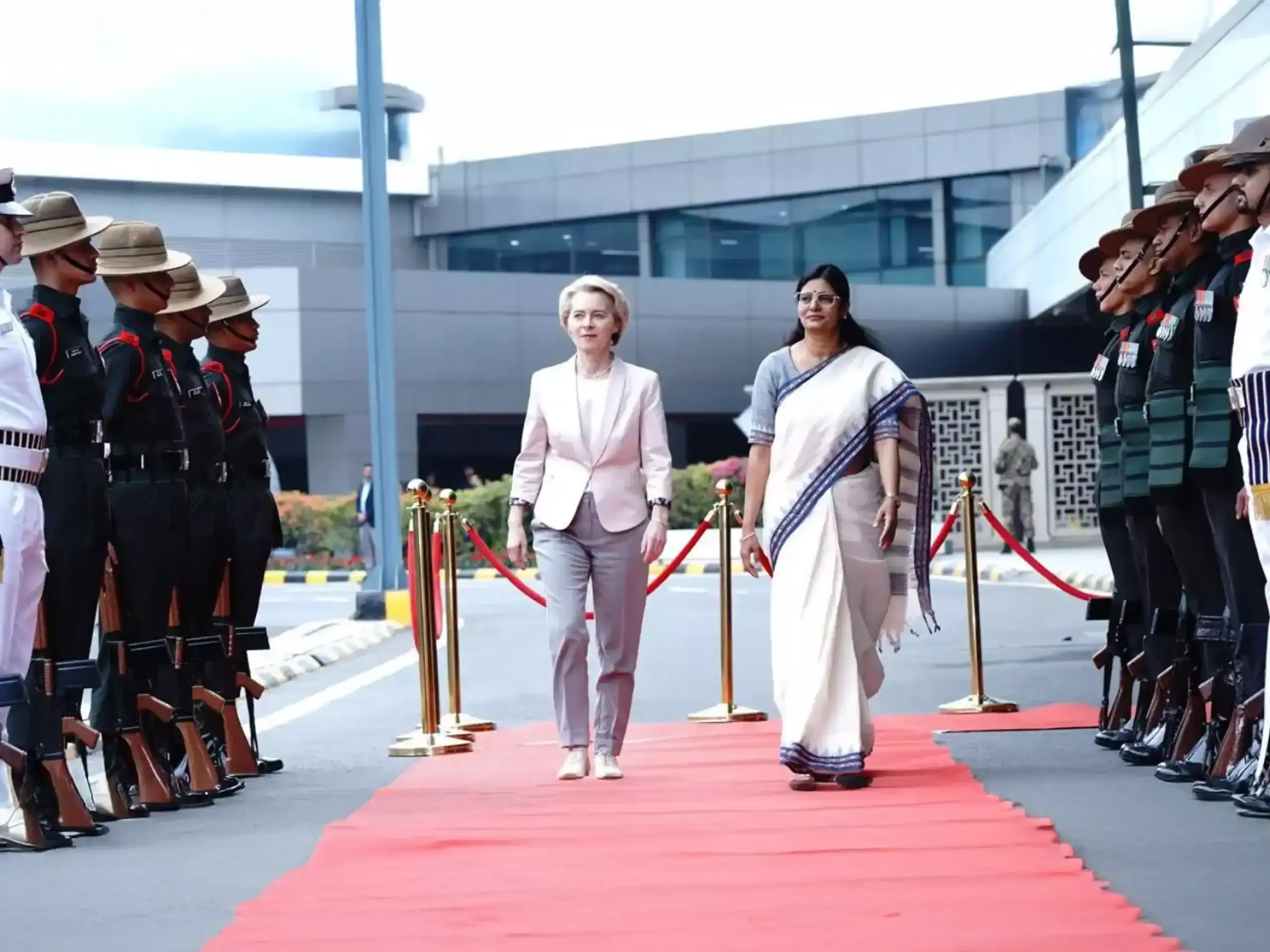 മെഗാ ഡീല് തിളക്കത്തില് റിപ്പബ്ലിക് ദിനം മെഗാ ഡീല് തിളക്കത്തില് റിപ്പബ്ലിക് ദിനം