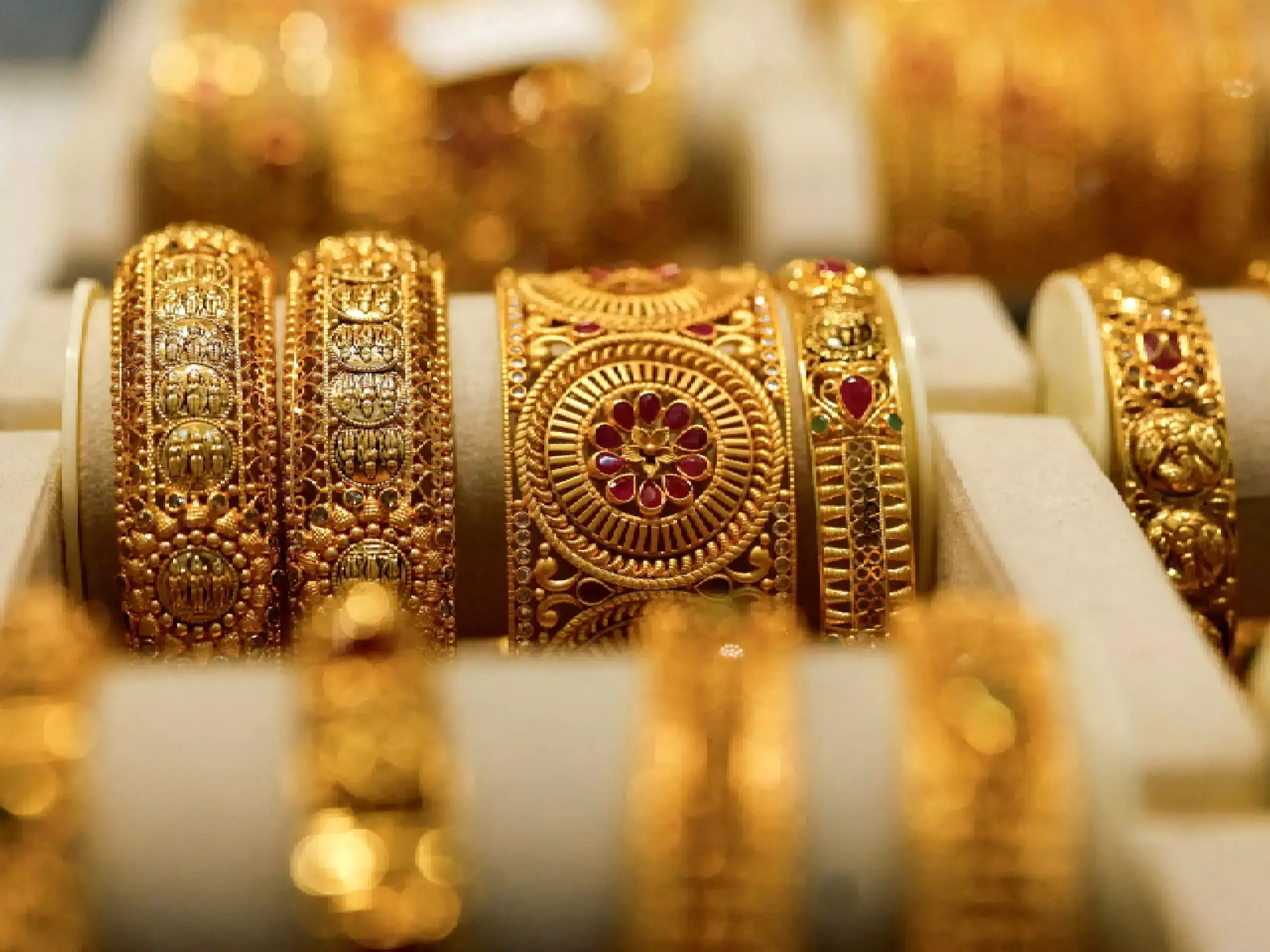 Gold Prices Kerala Today:  സംസ്ഥാനത്ത് സ്വര്‍ണവിലയില്‍ വന്‍ ഇടിവ്; പവന്‍ വില 6,320 രൂപ കുറഞ്ഞു