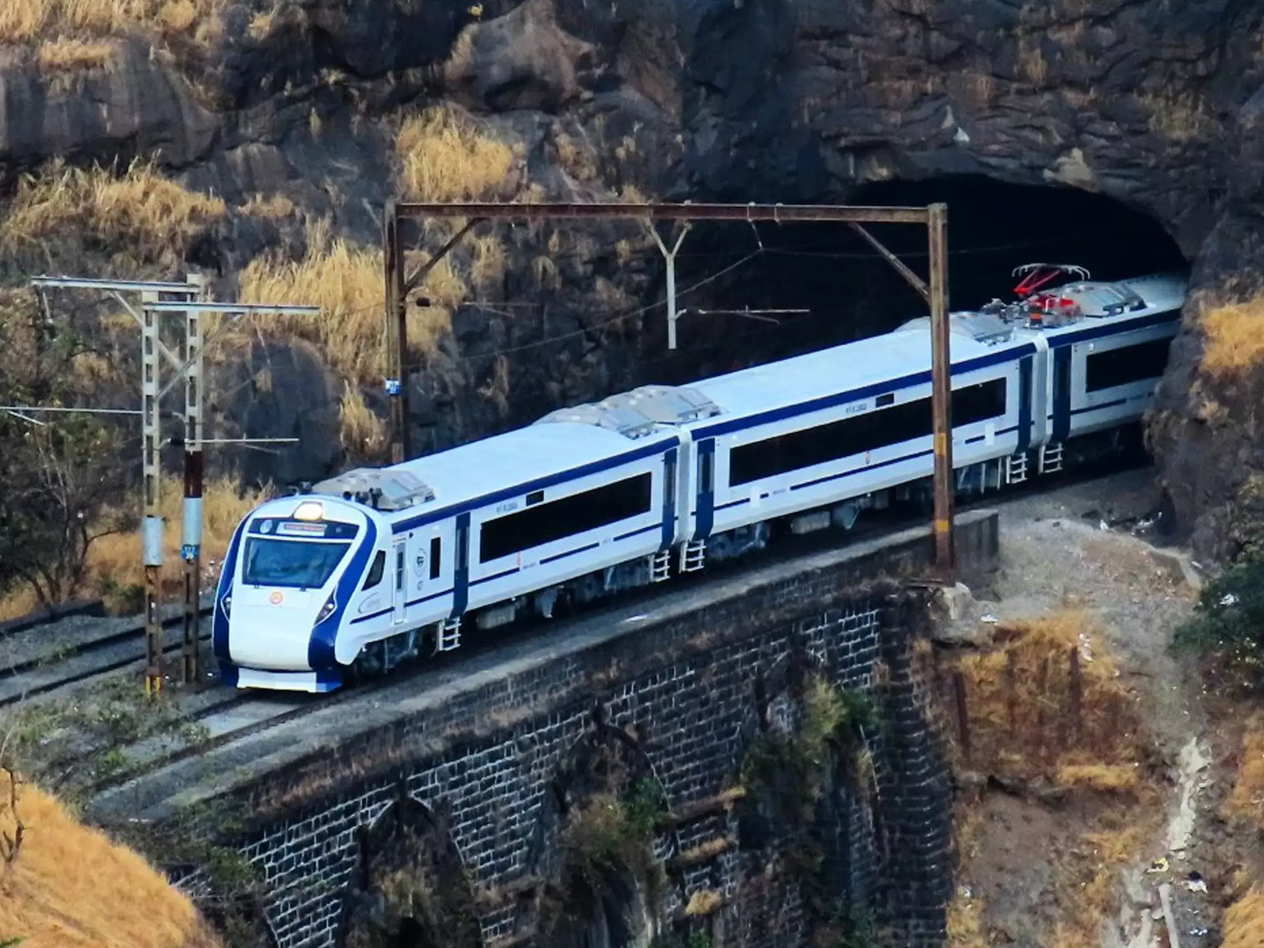 ബെംഗളൂരു ഗോവ റൂട്ടിലും ഇനി വന്ദേഭാരത്, പക്ഷേ വേഗം പോര, ആഴ്ചയിൽ ആറു ദിവസം സർവീസ് ബെംഗളൂരു ഗോവ റൂട്ടിലും ഇനി വന്ദേഭാരത്, പക്ഷേ വേഗം പോര, ആഴ്ചയിൽ ആറു ദിവസം സർവീസ്