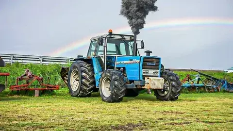 Electric Tractors : കൃഷിയിൽ വിപ്ലവം സൃഷ്ടിച്ച് ഇലക്ട്രിക് ട്രാക്ടറുകൾ Electric Tractors : കൃഷിയിൽ വിപ്ലവം സൃഷ്ടിച്ച് ഇലക്ട്രിക് ട്രാക്ടറുകൾ