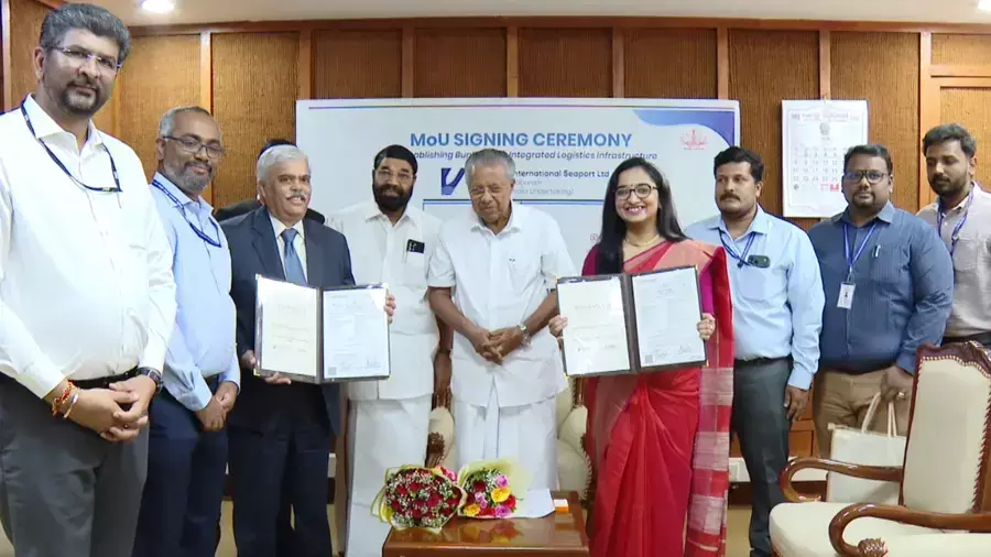 വിഴിഞ്ഞം തുറമുഖ വികസനം; 2000 കോടിയുടെ മാസ്റ്റര് പ്ലാന്, ധാരണാപത്രത്തിൽ ഒപ്പിട്ടു വിഴിഞ്ഞം തുറമുഖ വികസനം; 2000 കോടിയുടെ മാസ്റ്റര് പ്ലാന്, ധാരണാപത്രത്തിൽ ഒപ്പിട്ടു