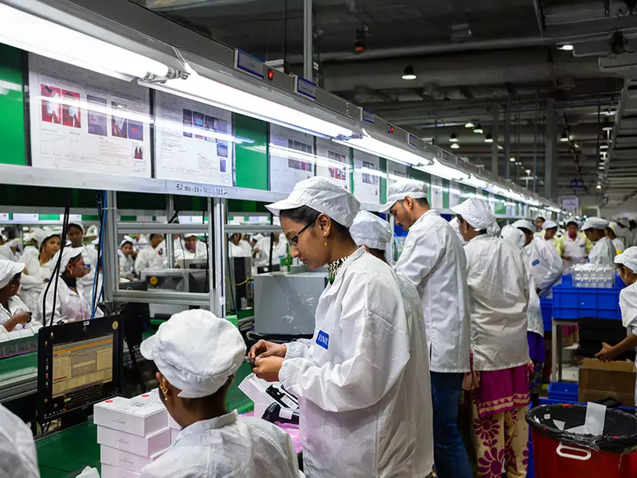 apple makes history in the job market apple makes history in the job market