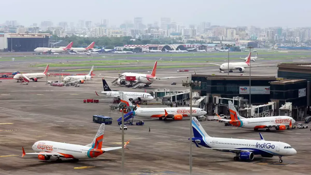 രാജ്യത്തെ വിമാനത്താവളങ്ങളിലെ ഇന്ധന ശേഖരം എത്ര? സ്‌റ്റോക്ക് റിപ്പോര്‍ട്ട് നല്‍കാന്‍ നിര്‍ദേശവുമായി Airports Authority of India