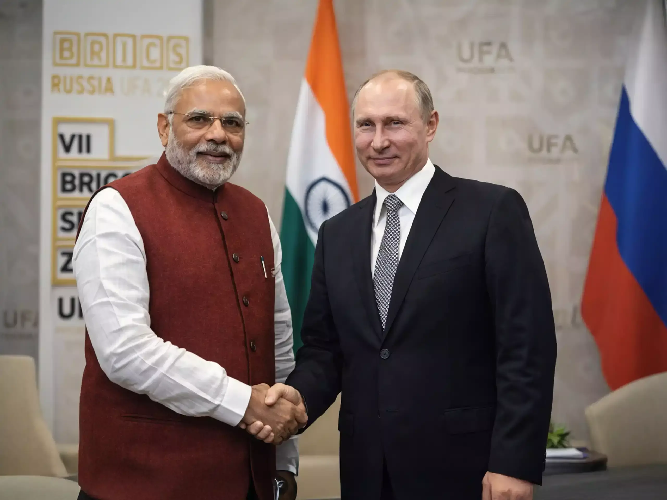 എണ്ണക്കപ്പലുകള്‍ക്ക് വഴിമുട്ടിയാലും ഇന്ത്യ തളരില്ല;   കൈത്താങ്ങുമായി റഷ്യ, കാവലായി കരുതല്‍ ശേഖരം