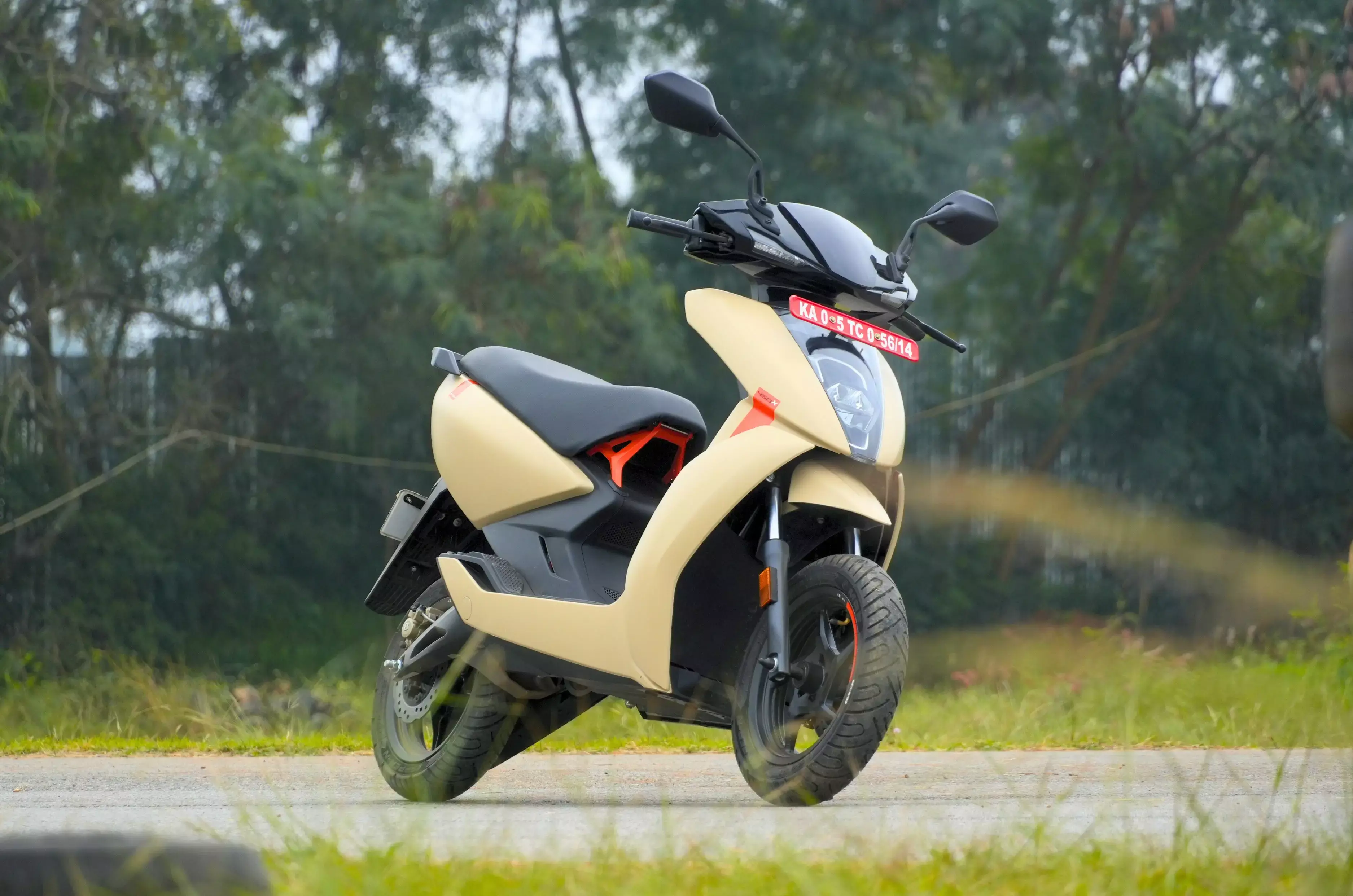 Big Discounts on Electric Scooters in India: ഇലക്ട്രിക് സ്കൂട്ടറുകൾക്ക് വമ്പിച്ച കിഴിവുകൾ: ഓല, ഏഥർ, റിവോൾട്ട് മാർച്ച് 31 വരെ ഓഫറുകൾ