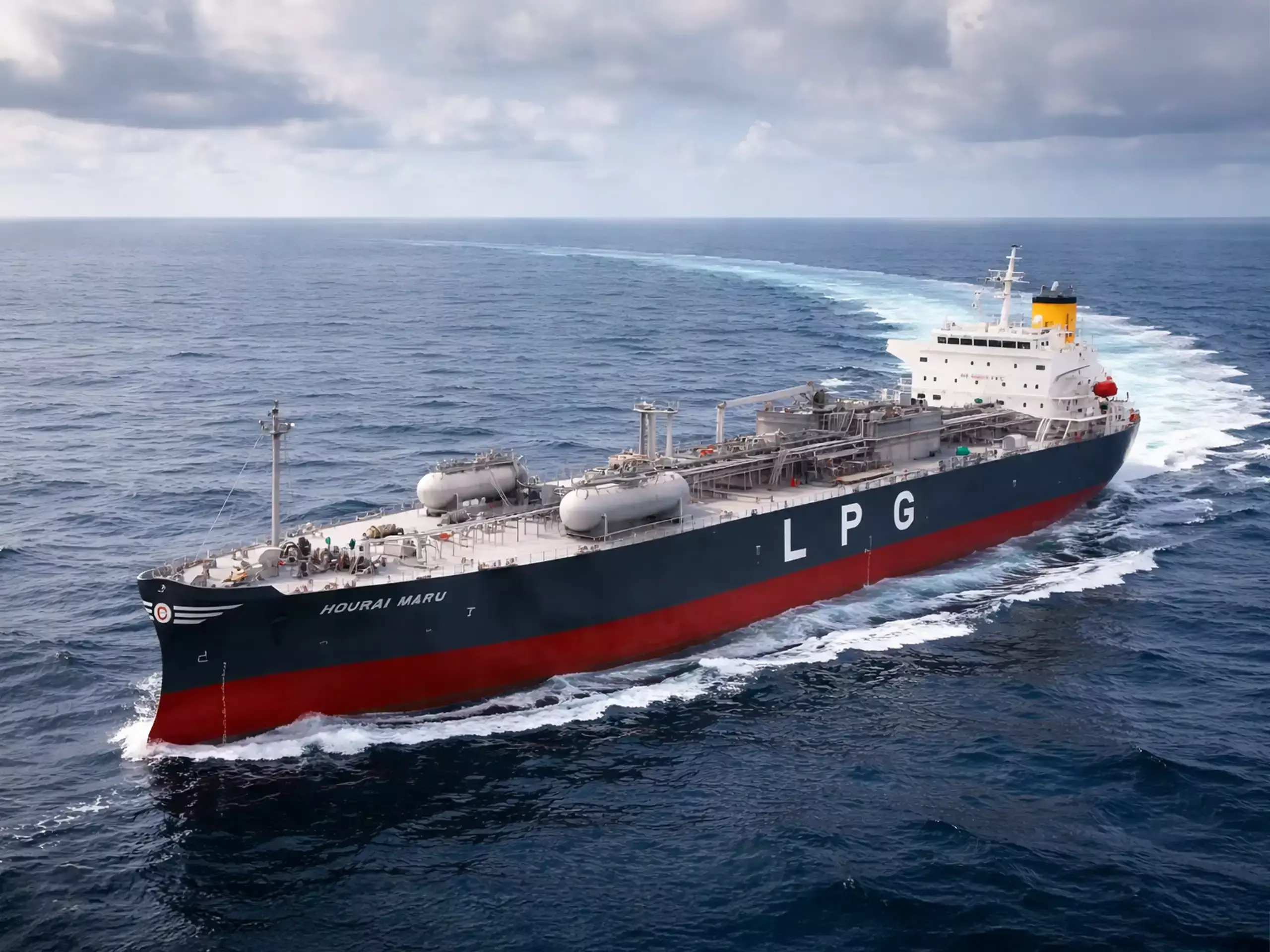 അടുപ്പിലെ തീ കെടാതിരിക്കാന്‍ എത്ര ടാങ്കര്‍   ഇന്ധനം വേണം? നെഞ്ചിടിപ്പായി എല്‍പിജി ഇറക്കുമതി