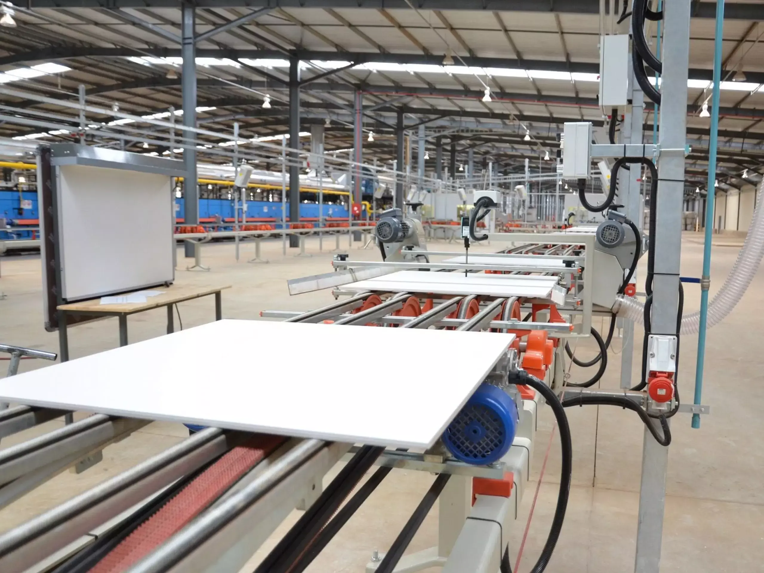 നിശ്ചലമായി ഇന്ത്യയുടെ ടൈല് നഗരം; മോര്ബിയില് 430 ഫാക്ടറികള് അടച്ചുപൂട്ടി, വീടുപണി ബജറ്റ് ഇനി താളംതെറ്റും നിശ്ചലമായി ഇന്ത്യയുടെ ടൈല് നഗരം; മോര്ബിയില് 430 ഫാക്ടറികള് അടച്ചുപൂട്ടി, വീടുപണി ബജറ്റ് ഇനി താളംതെറ്റും