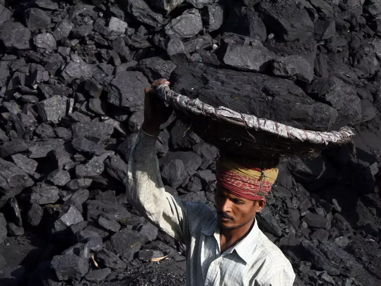 കല്ക്കരി ഇറക്കുമതി കുറയുന്നു; സ്വയംപര്യാപ്തതയിലേക്ക് രാജ്യം കല്ക്കരി ഇറക്കുമതി കുറയുന്നു; സ്വയംപര്യാപ്തതയിലേക്ക് രാജ്യം