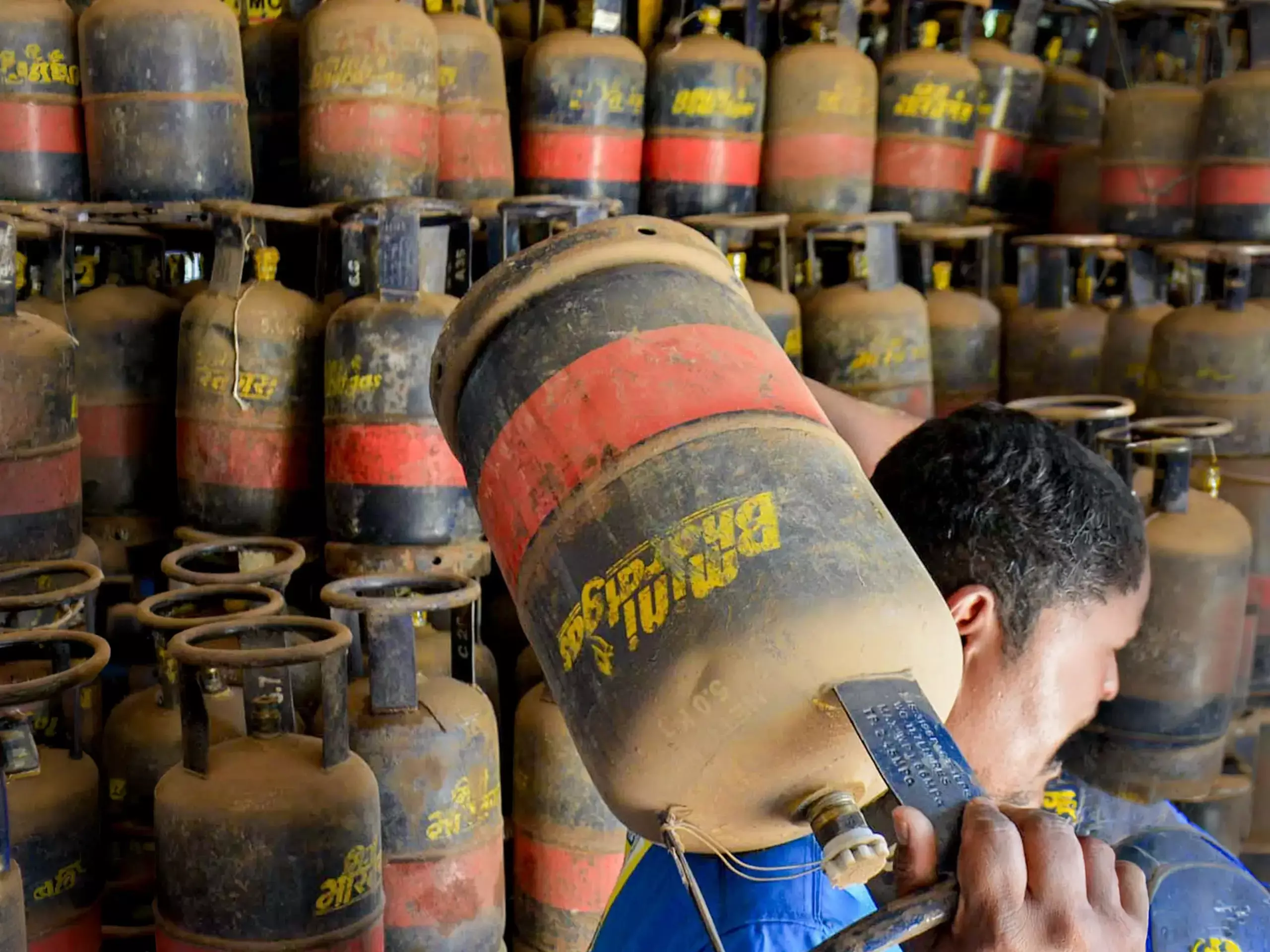 വ്യവസായങ്ങള്‍ക്ക് ഊര്‍ജ്ജം പകരാന്‍ സര്‍ക്കാര്‍;  വാണിജ്യ എല്‍പിജി വിഹിതം 70 ശതമാനമാക്കി ഉയര്‍ത്തി