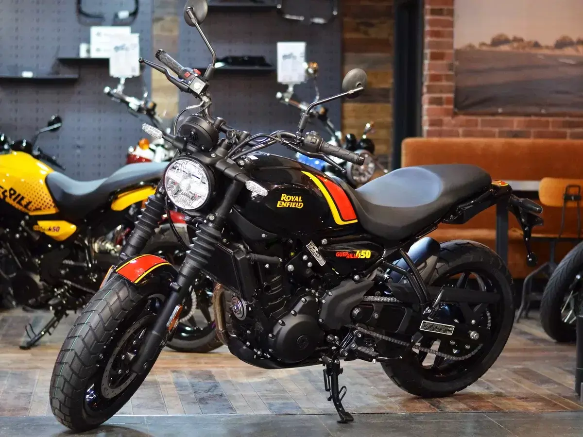 Royal Enfield Guerrilla 450 Apex: റോയല് എന്ഫീല്ഡ് ഗറില്ല 450 പുതിയ അപെക്സ് വേരിയന്റ് പുറത്തിറക്കി Royal Enfield Guerrilla 450 Apex: റോയല് എന്ഫീല്ഡ് ഗറില്ല 450 പുതിയ അപെക്സ് വേരിയന്റ് പുറത്തിറക്കി