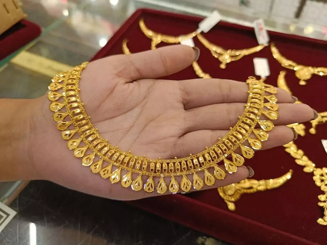 gold prices see slight relief, price unchanged today gold prices see slight relief, price unchanged today