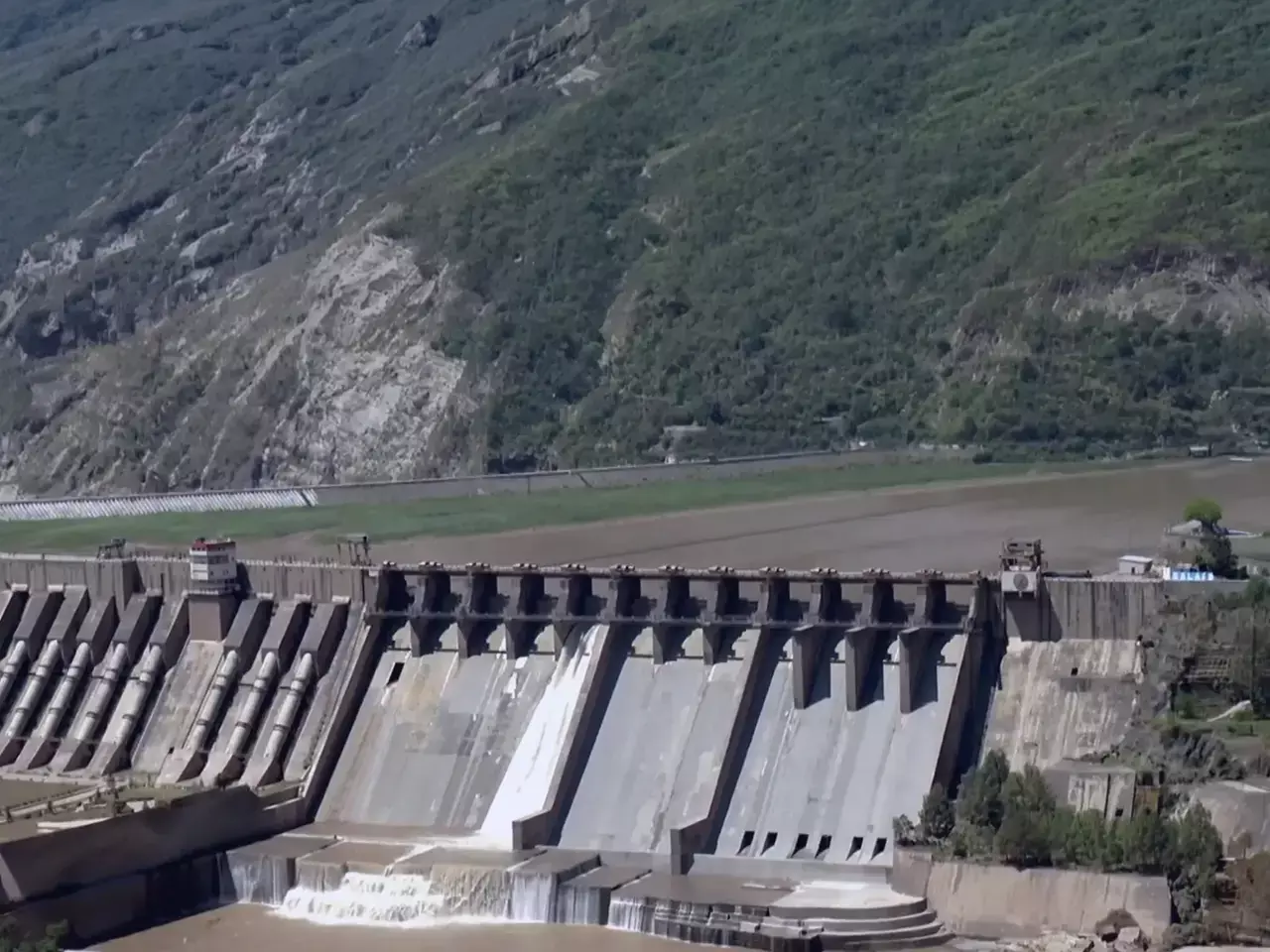 ചൂടേറും; പ്രധാന ജലസംഭരണികള് വറ്റുന്നു, വരാനിരിക്കുന്നത് കടുത്ത വേനല് ചൂടേറും; പ്രധാന ജലസംഭരണികള് വറ്റുന്നു, വരാനിരിക്കുന്നത് കടുത്ത വേനല്