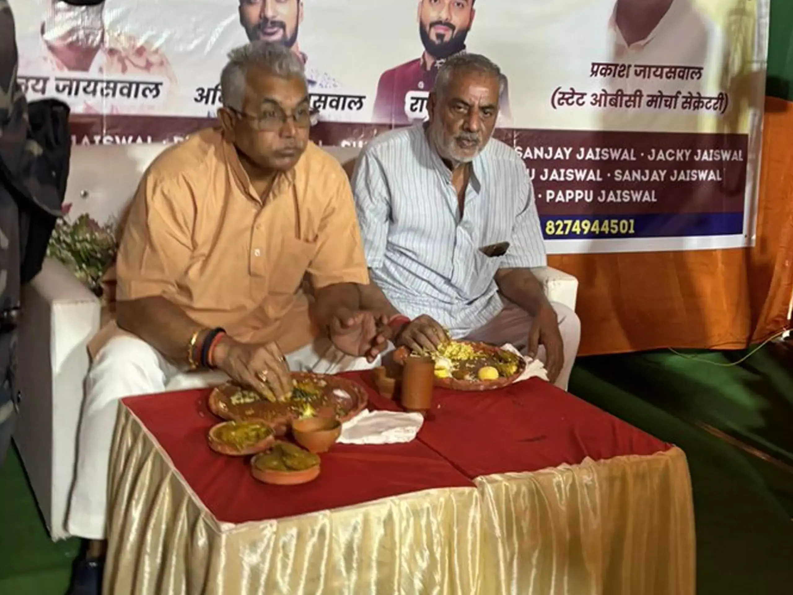 ബംഗാളില്‍ ബിജെപിയുടെ രുചി രാഷ്ട്രീയം;   സസ്യാഹാര ലേബല്‍ മാറ്റാന്‍ മീനും ചോറുമായി നേതാക്കള്‍