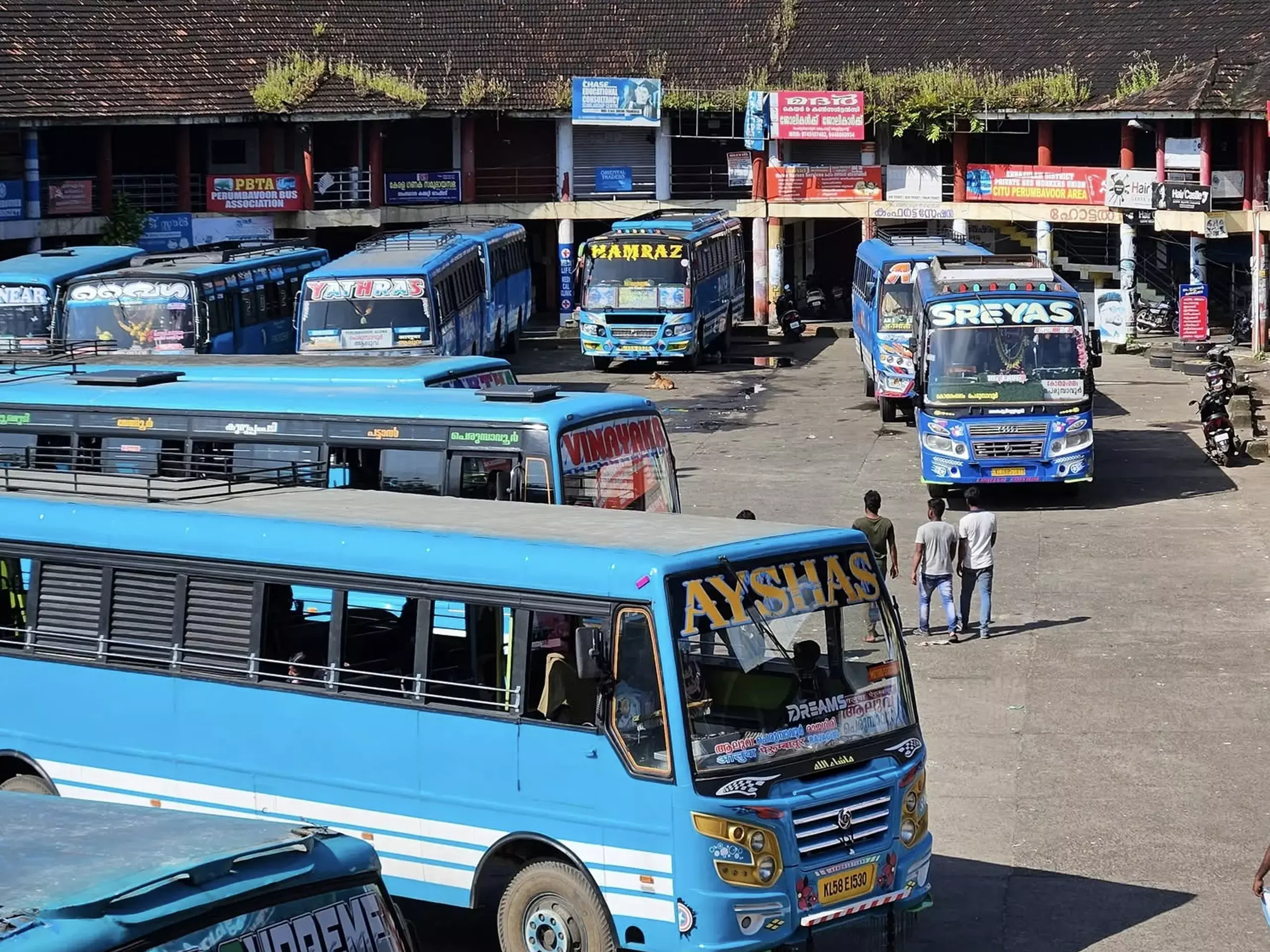 KSRTC സൗജന്യ യാത്രക്കെതിരെ സ്വകാര്യ ബസുടമകള്; ബജറ്റില് പാക്കേജ് പ്രഖ്യാപിച്ചില്ലെങ്കില് സമരം KSRTC സൗജന്യ യാത്രക്കെതിരെ സ്വകാര്യ ബസുടമകള്; ബജറ്റില് പാക്കേജ് പ്രഖ്യാപിച്ചില്ലെങ്കില് സമരം
