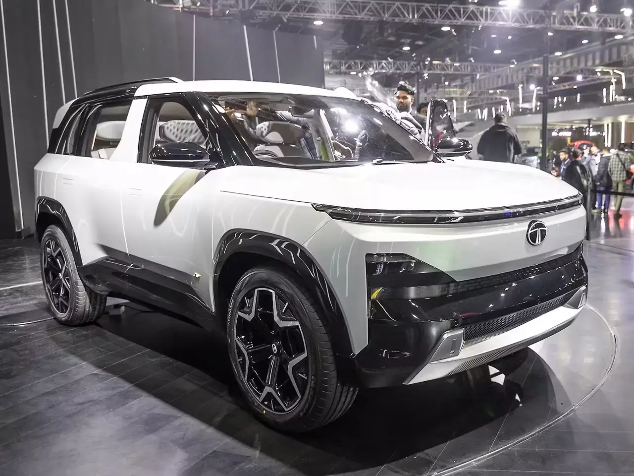 Tata Sierra EV Features : സിയേറ ഇവി ലോഞ്ച് നാളെ, കിടിലൻ ഫീച്ചറുകൾ, ആകാംക്ഷയോടെ ടാറ്റ കാർ പ്രേമികൾ