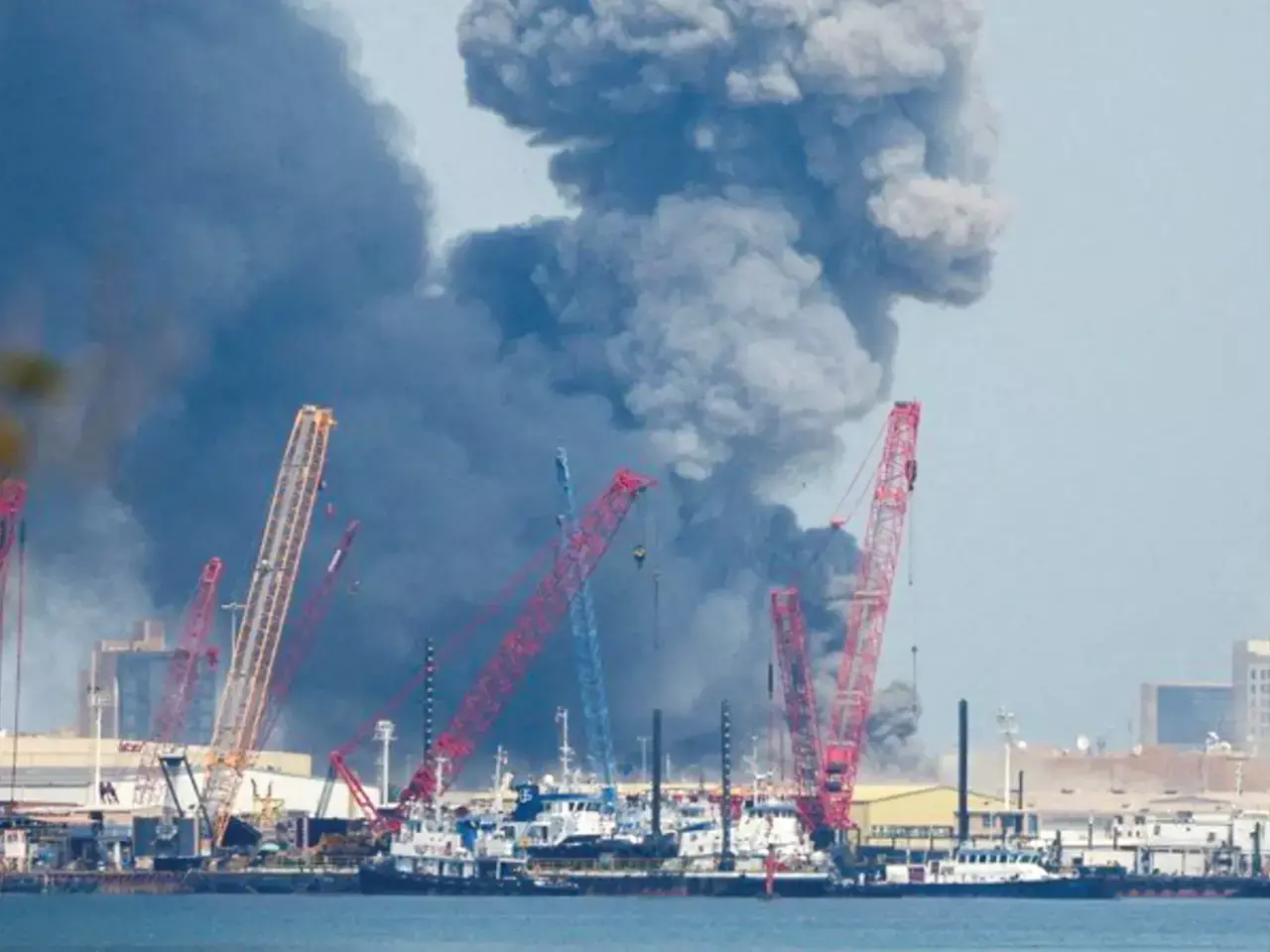 war clouds loom over the strait of hormuz, us and iran face off