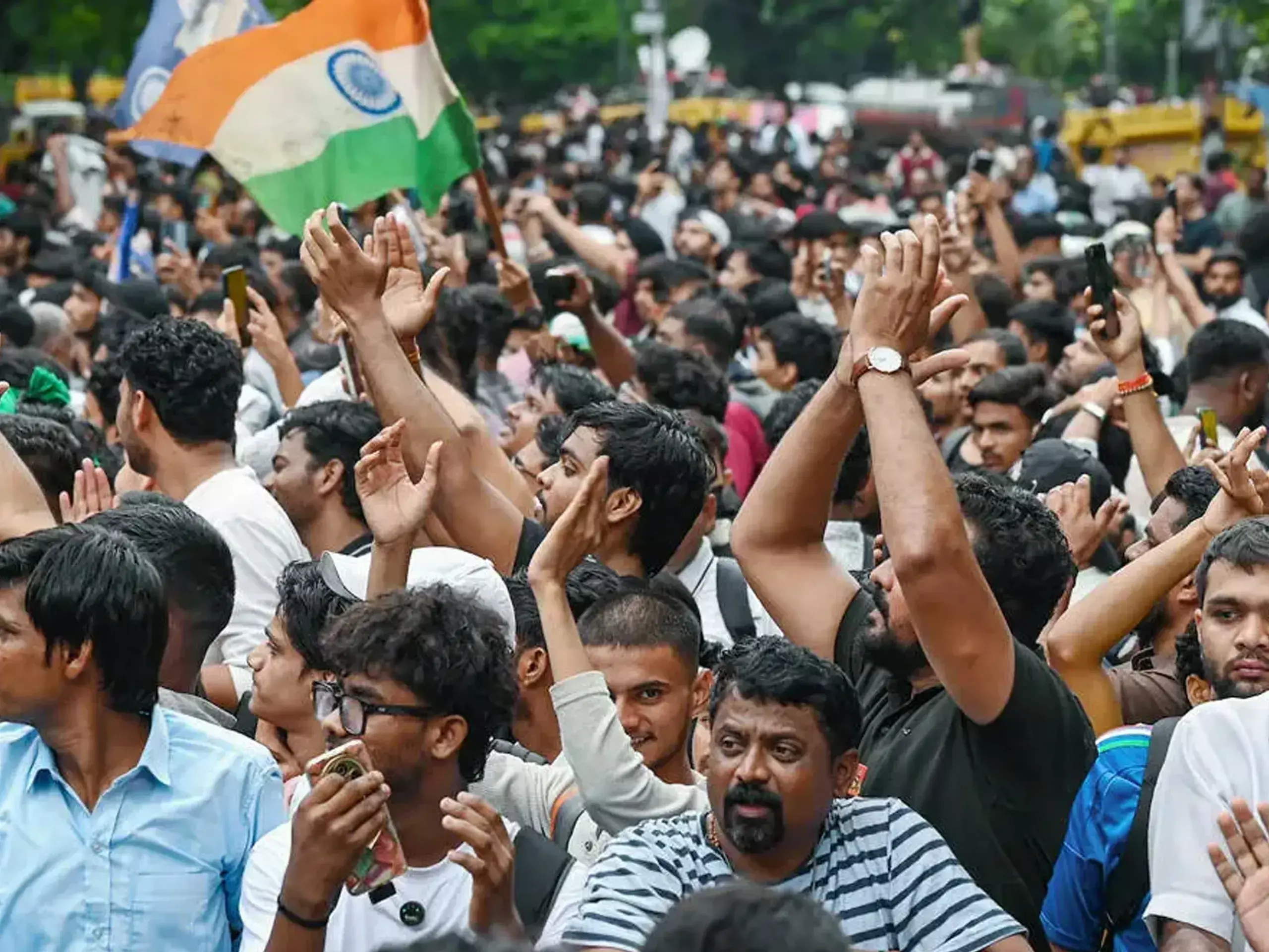 സിജെപി പ്രക്ഷോഭം, 16 സ്റ്റേഷനുകൾ അടച്ച് ഡൽഹി മെട്രോ , ഇൻ്റർനെറ്റ് നിയന്ത്രണം തിരിച്ചടിയെന്ന് വ്യാപാരികൾ സിജെപി പ്രക്ഷോഭം, 16 സ്റ്റേഷനുകൾ അടച്ച് ഡൽഹി മെട്രോ , ഇൻ്റർനെറ്റ് നിയന്ത്രണം തിരിച്ചടിയെന്ന് വ്യാപാരികൾ