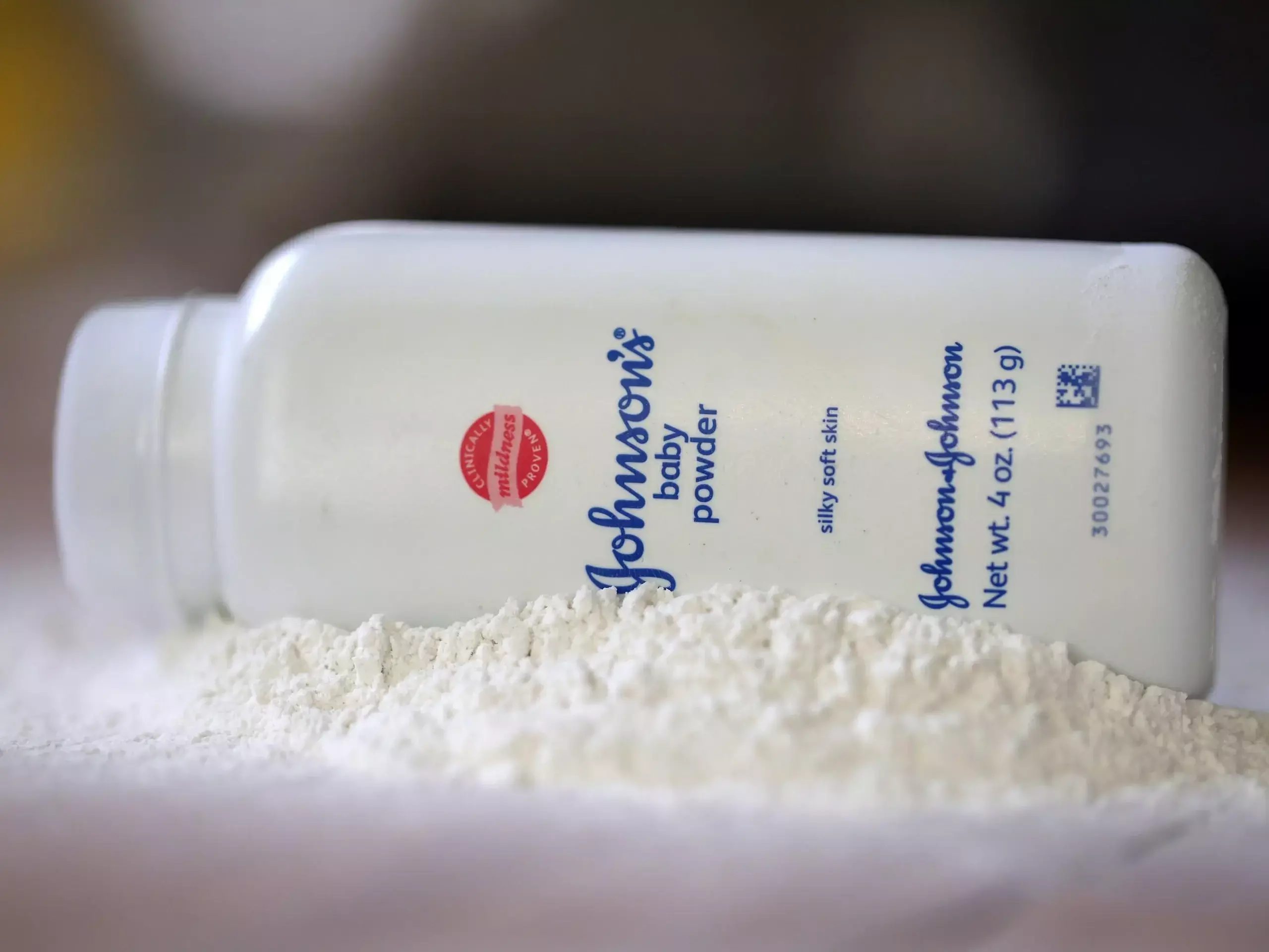 ജോൺസൺ ആൻഡ് ജോൺസൺ ബേബി പൗഡ‍ർ; കാൻസ‍ർ പരാതികളിൽ 52,675 കോടി രൂപ നഷ്ട പരിഹാരം