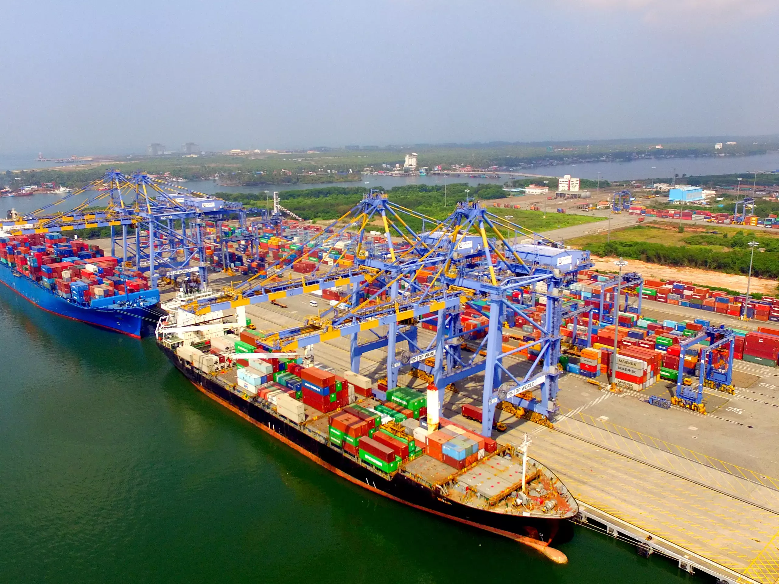 Cochin Port:കൊച്ചി തുറമുഖത്തിന് ഇനി വികസനത്തിന്റെ പുതിയ ചിറകുകള്; മിഡില് ഈസ്റ്റിലേക്ക് പുതിയ ചരക്കുകപ്പല് സര്വീസ് Cochin Port:കൊച്ചി തുറമുഖത്തിന് ഇനി വികസനത്തിന്റെ പുതിയ ചിറകുകള്; മിഡില് ഈസ്റ്റിലേക്ക് പുതിയ ചരക്കുകപ്പല് സര്വീസ്