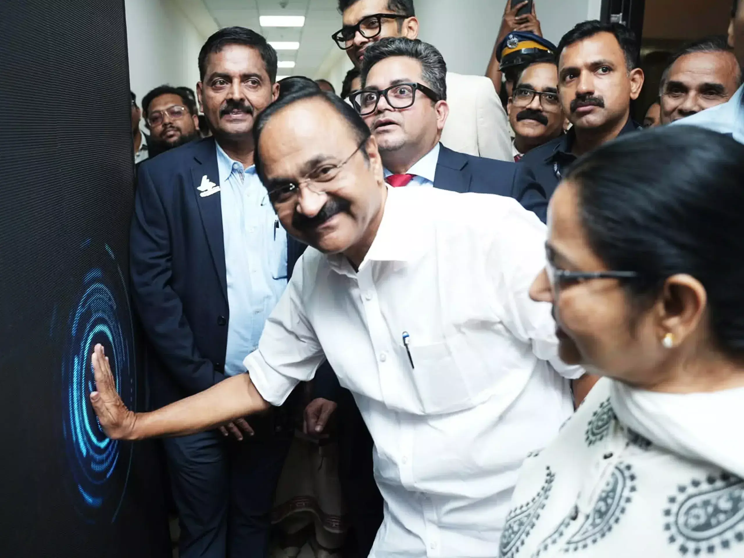 24 മണിക്കൂറും സജീവമാണ് ഇനി കൊച്ചിയിൽ ഈ ഗ്ലോബൽ സൈബർ ഡിഫൻസ് സെൻ്റർ