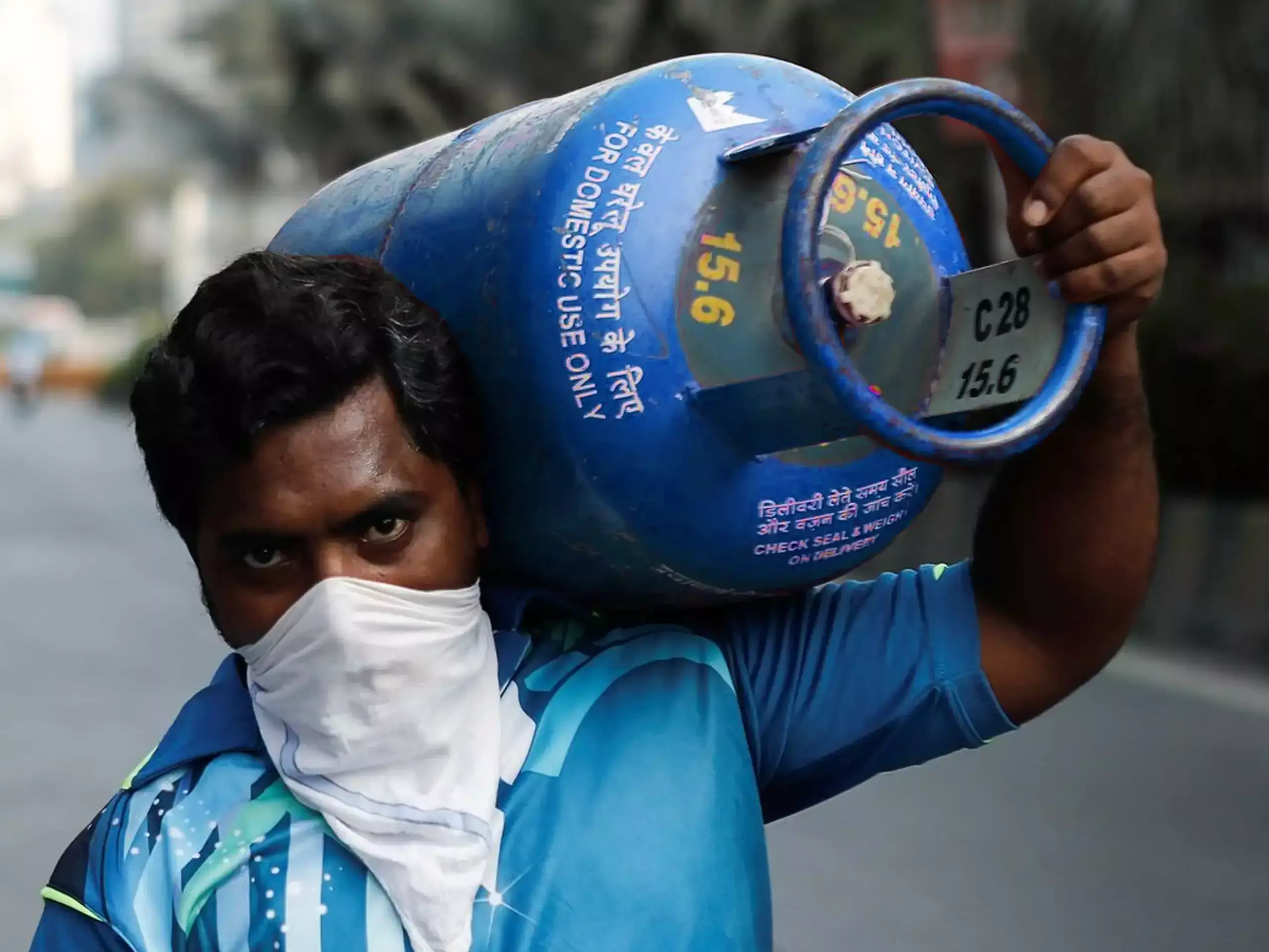 വാണിജ്യ എല്പിജി സിലിണ്ടര് വില കൂട്ടി; ഉത്സവകാലത്ത് കച്ചവടക്കാര്ക്ക് തിരിച്ചടി വാണിജ്യ എല്പിജി സിലിണ്ടര് വില കൂട്ടി; ഉത്സവകാലത്ത് കച്ചവടക്കാര്ക്ക് തിരിച്ചടി