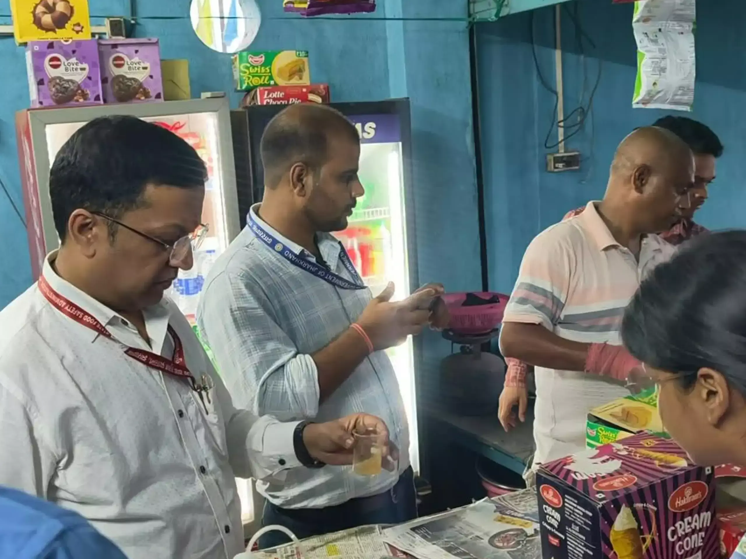 ഭക്ഷ്യസുരക്ഷാ പരിശോധന കടുപ്പിച്ചു; 150 കമ്പനികള്ക്ക് നോട്ടീസ്, റെസ്റ്റോറെന്റുകളും റഡാറില് ഭക്ഷ്യസുരക്ഷാ പരിശോധന കടുപ്പിച്ചു; 150 കമ്പനികള്ക്ക് നോട്ടീസ്, റെസ്റ്റോറെന്റുകളും റഡാറില്