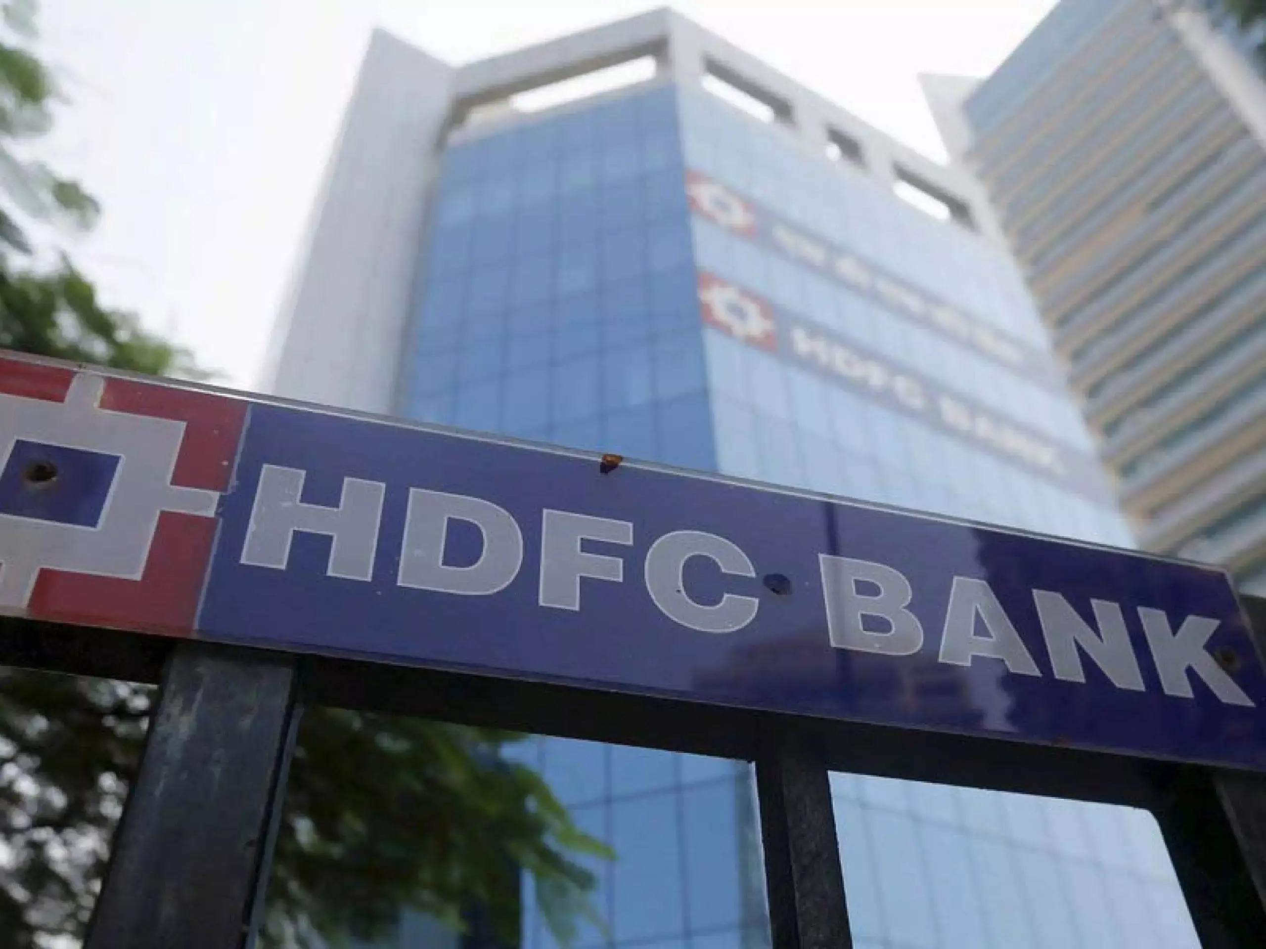 നിഫ്റ്റിയില്‍ എച്ച്ഡിഎഫ്‌സിക്ക് പകരം പിഡിലൈറ്റ് അല്ലെങ്കില്‍ അദാനി എന്റര്‍പ്രൈസസ്