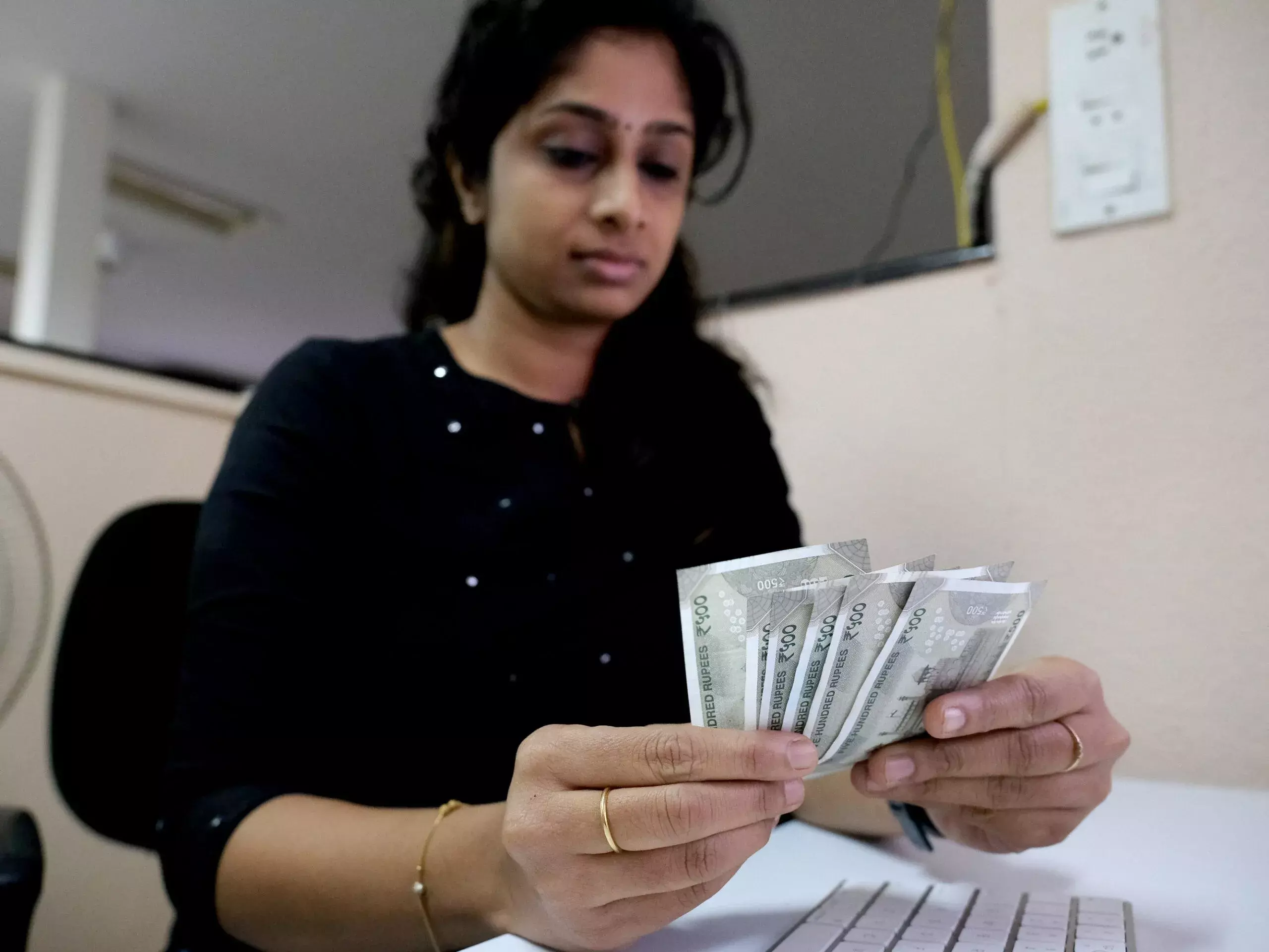 89% സ്ത്രീകളും സാമ്പത്തിക തീരുമാനങ്ങള്‍ക്ക് ഭര്‍ത്താക്കന്‍മാരെ ആശ്രയിക്കുന്നു: സര്‍വേ