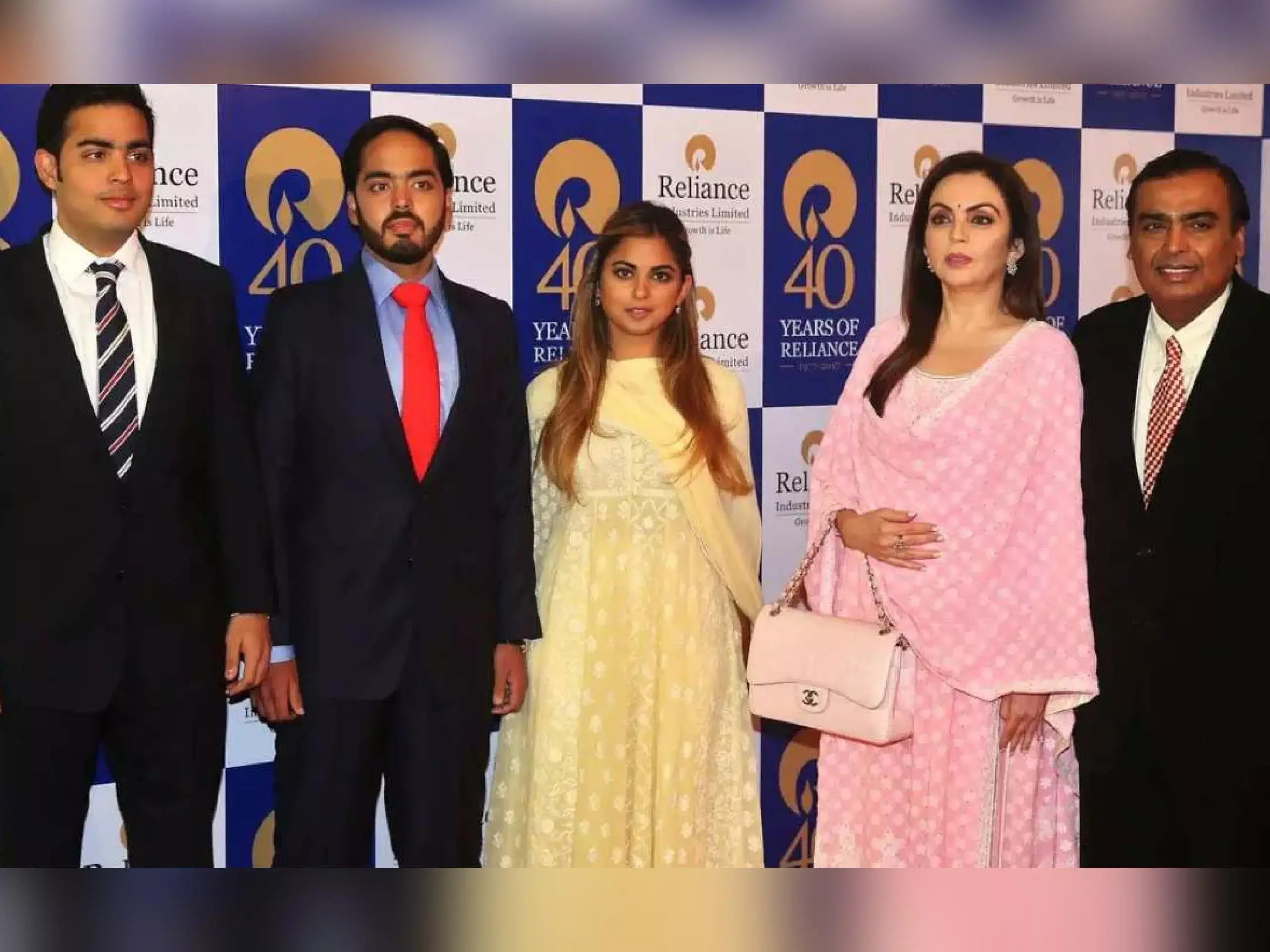 റിലയന്‍സ് ഇഫെക്ട് സിംഗപ്പൂരിലും, ഫാമിലി ഓഫീസ് ആരംഭിച്ചേക്കും