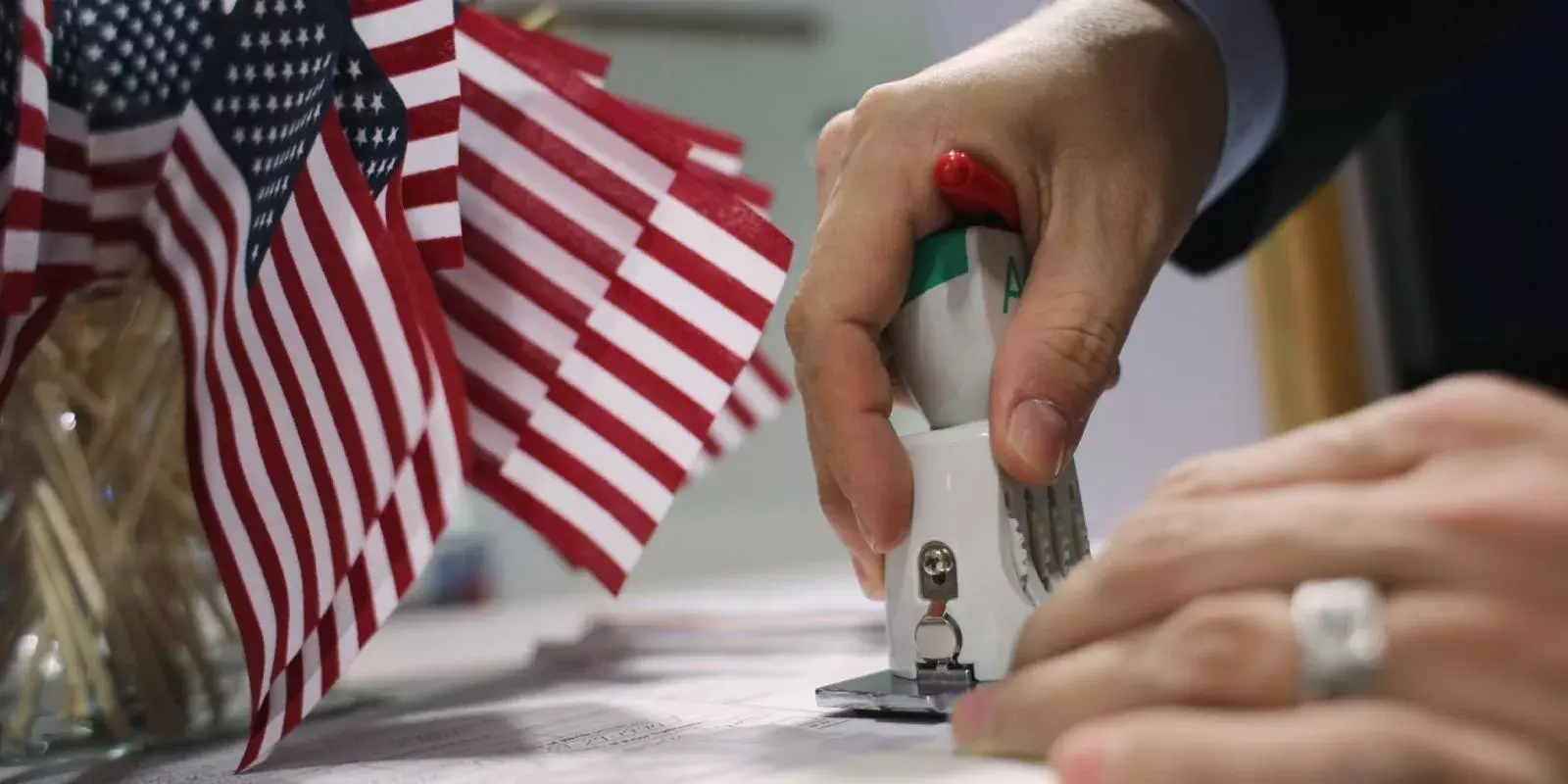 യുഎസിലേക്ക് ഇനി എളുപ്പം പറക്കാം: നടപടികള്‍ വേഗത്തിലാക്കാന്‍ എംബസി