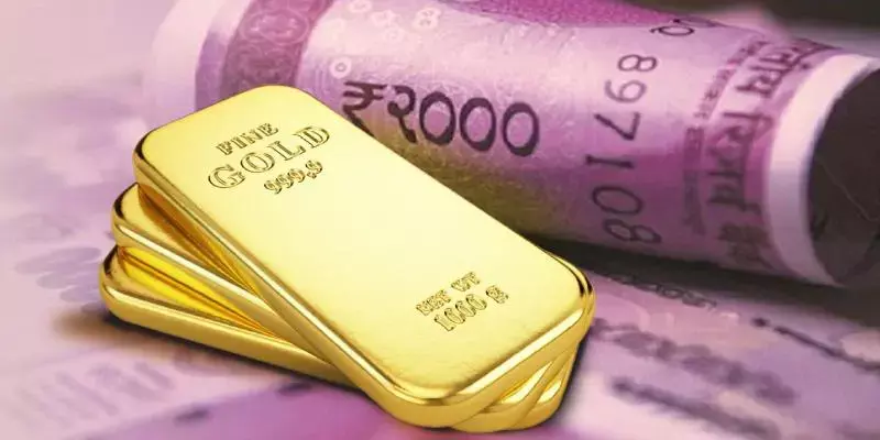 സ്വര്‍ണം തിളങ്ങി, രൂപ മങ്ങി: ഡോളറിനെതിരെ 81 കടന്നു