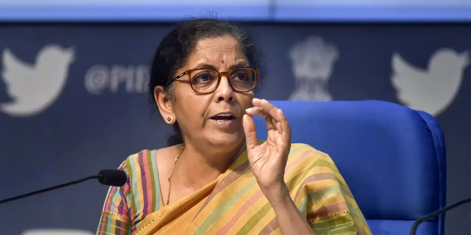 ചെക്ക് ബുക്കിന് ജി എസ് ടിയില്ല: കേന്ദ്രധനമന്ത്രി