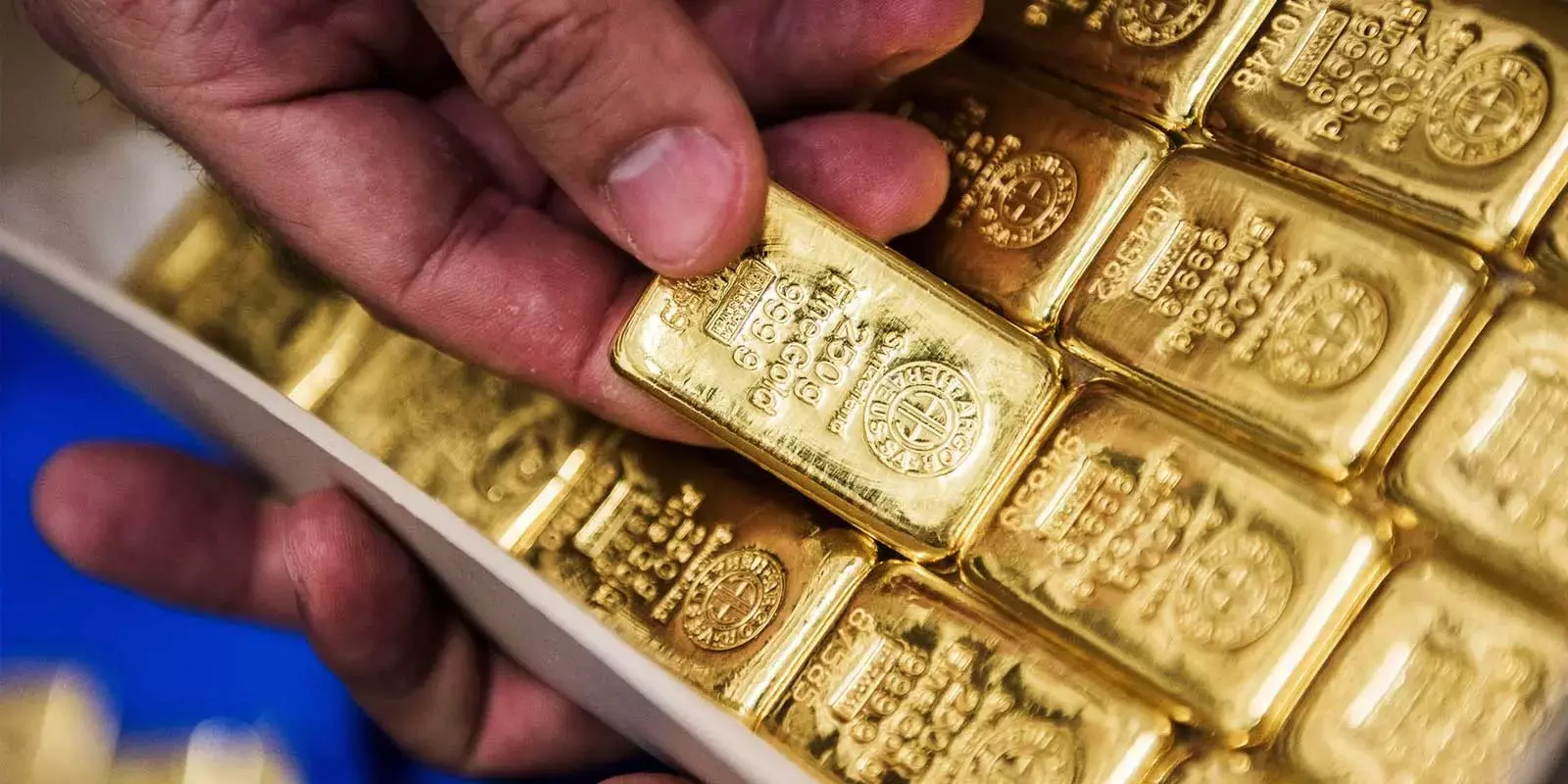 സ്വര്ണശോഭയുടെ മൂന്നാം തരംഗം: പവന് 280 രൂപ വര്ധന സ്വര്ണശോഭയുടെ മൂന്നാം തരംഗം: പവന് 280 രൂപ വര്ധന