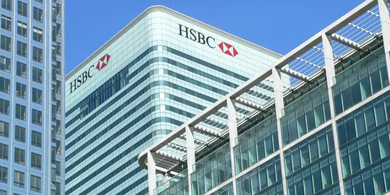 എച്ച്എസ്ബിസി $425 മില്യണ് എല്‍ ആന്‍ഡ് ടി എഎംസിയെ  ഏറ്റെടുക്കുന്നു