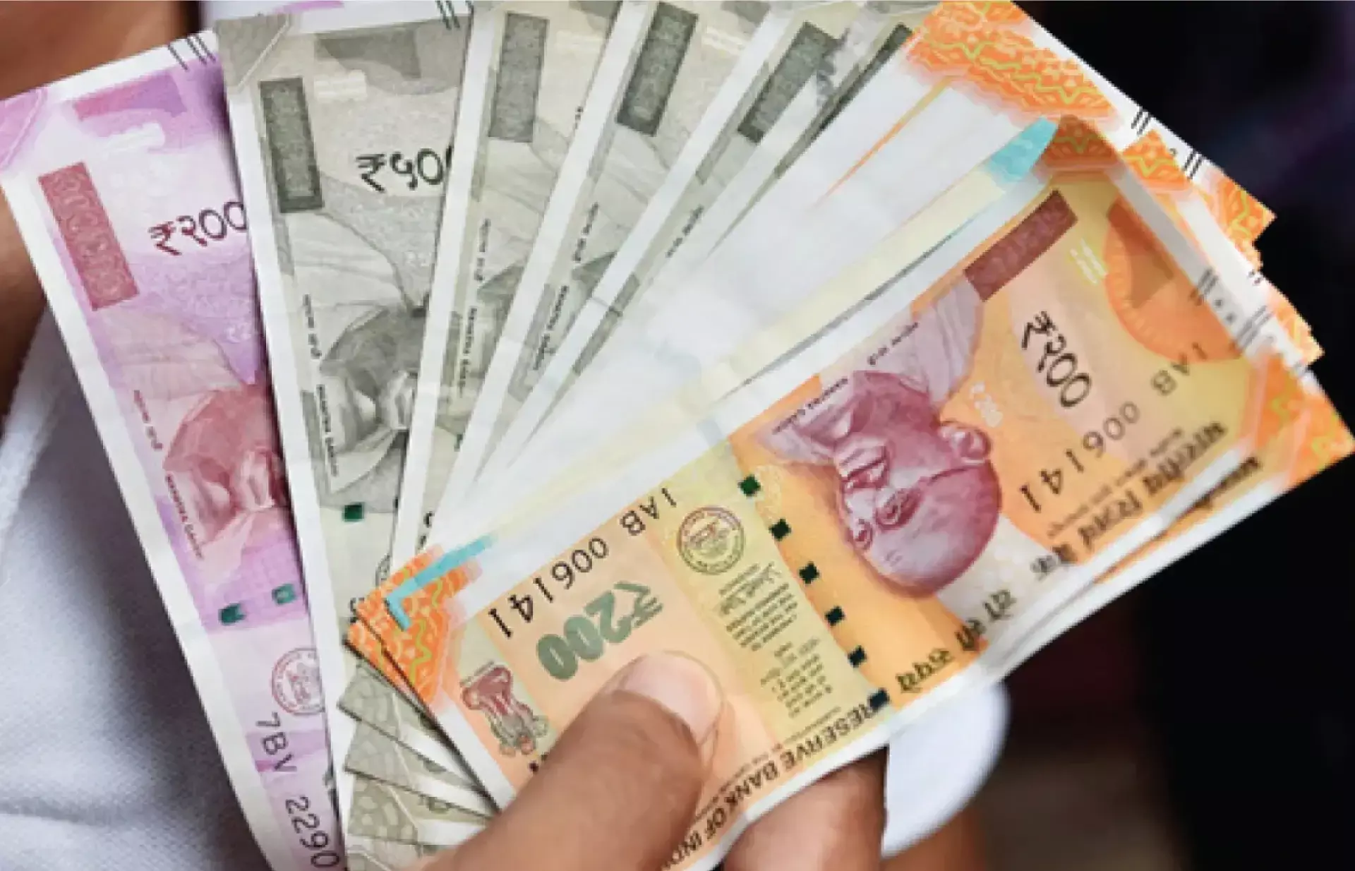 അഞ്ച് വർഷത്തിനിടെ ഗോവയിൽ പാർട്ടി മാറിയത് 60% എം എൽ എമാർ