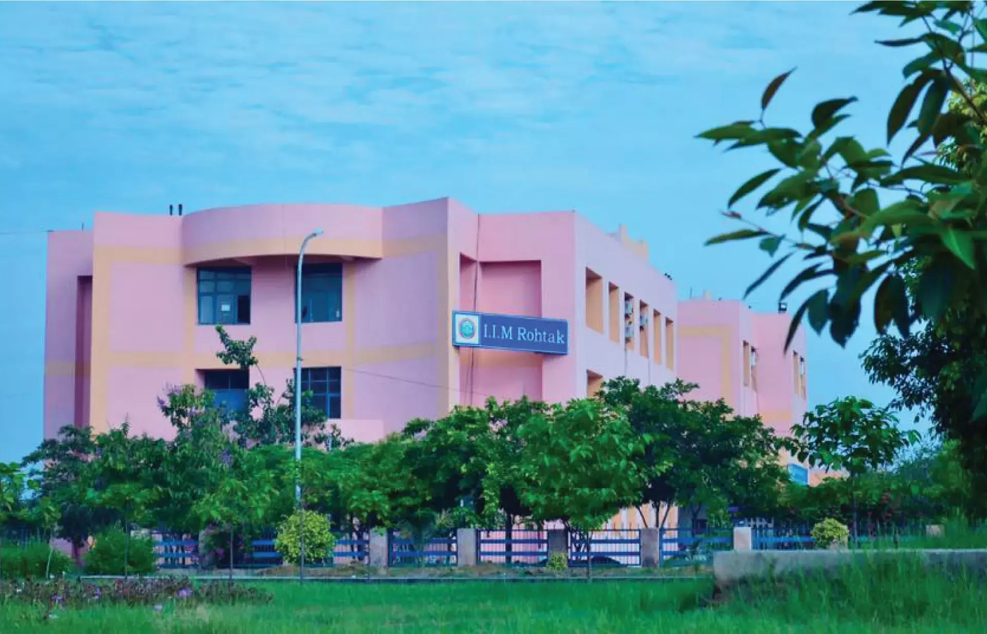 ഇന്ത്യന്‍ ഇന്‍സ്റ്റിറ്റ്യൂട്ട് ഓഫ് മാനേജ്മെന്റ് റോഹ്തക്