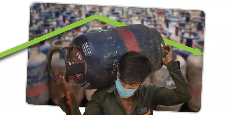 വാണിജ്യ പാചക വാതക സിലിണ്ടറിന്റെ വില കുറച്ചു