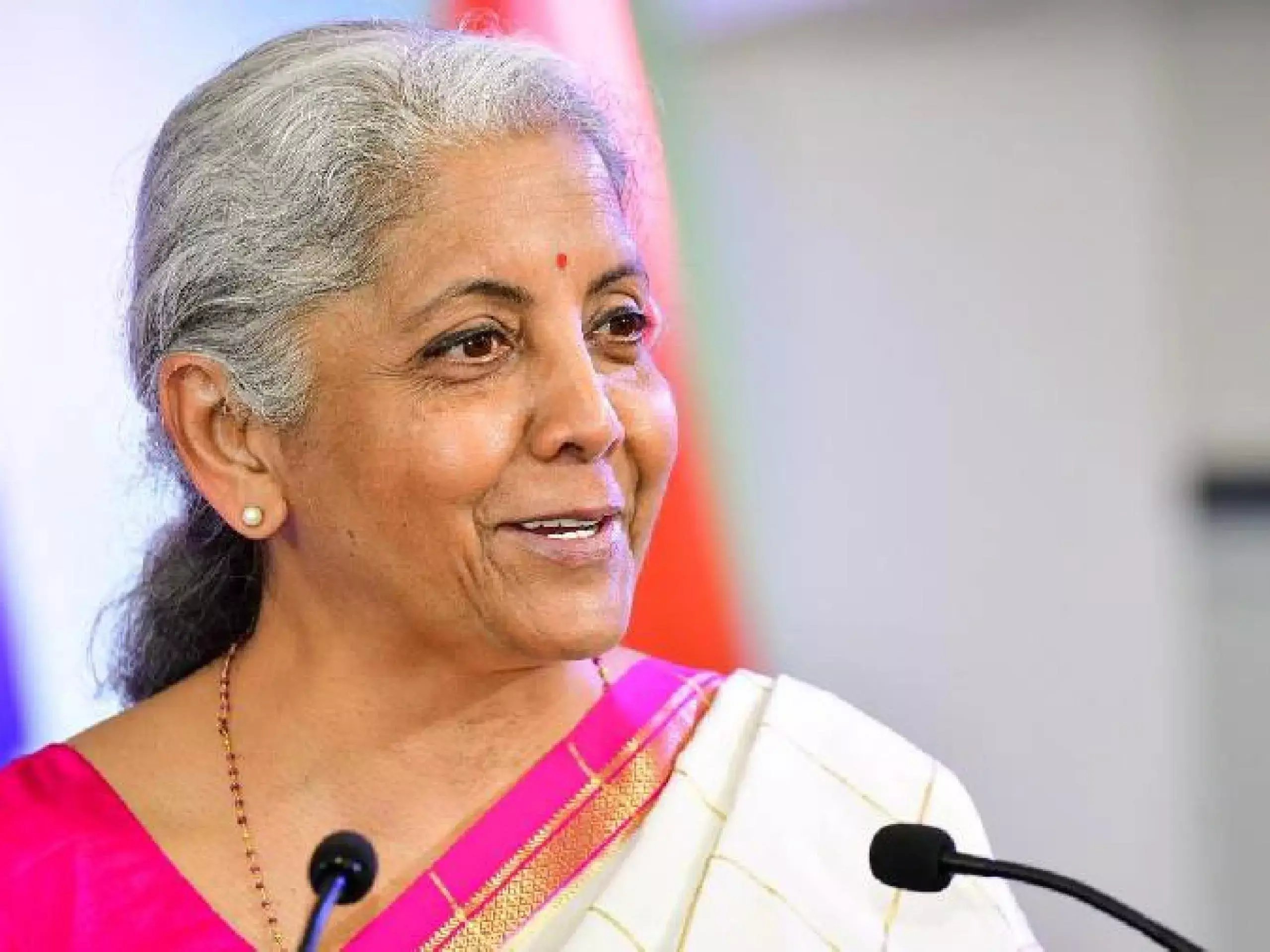 ആഗോള സമ്പദ് വ്യവസ്ഥ തകരുമ്പോഴും രാജ്യം  നേർവഴിയിൽ: ധനമന്ത്രി