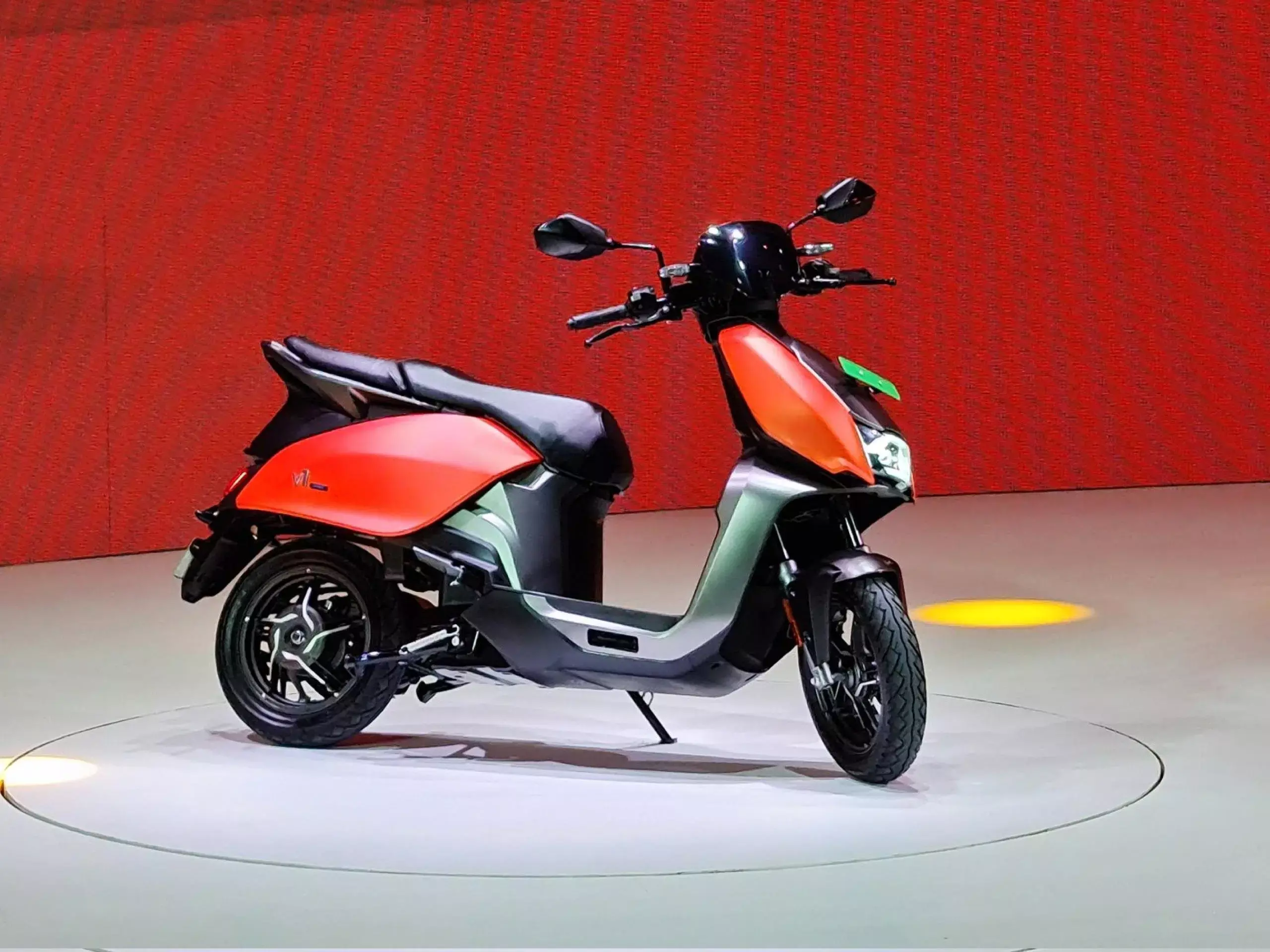 ഒറ്റച്ചാര്ജ്ജില് 143 കിമീ കിടിലന് റൈഡ്: ഹീറോയുടെ വീഡ കലക്കും ഒറ്റച്ചാര്ജ്ജില് 143 കിമീ കിടിലന് റൈഡ്: ഹീറോയുടെ വീഡ കലക്കും