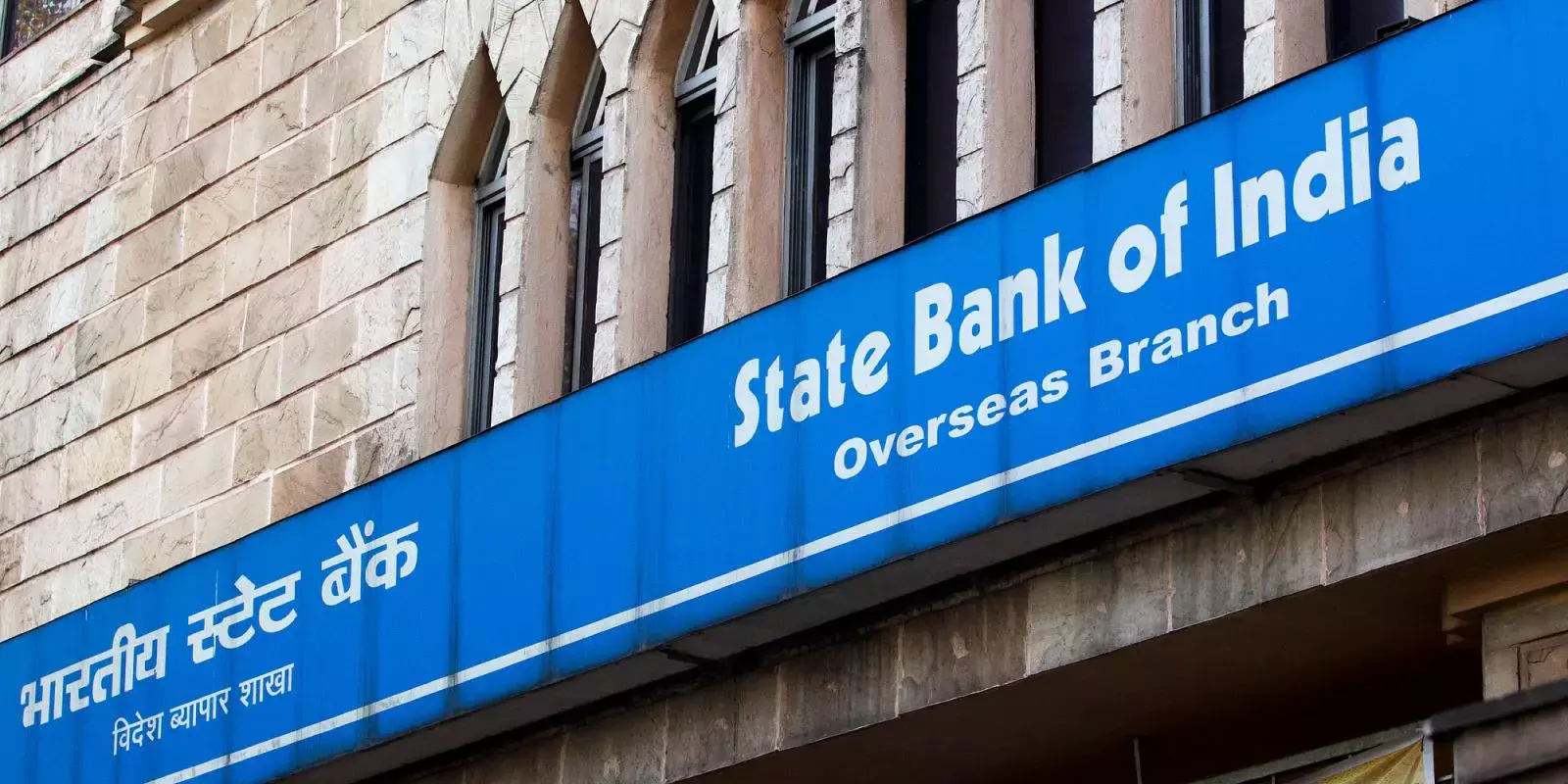 എസ്ബിഐയും എച് ഡി എഫ് സിയും പലിശ നിരക്ക് അരശതമാനം വീതം ഉയര്‍ത്തി